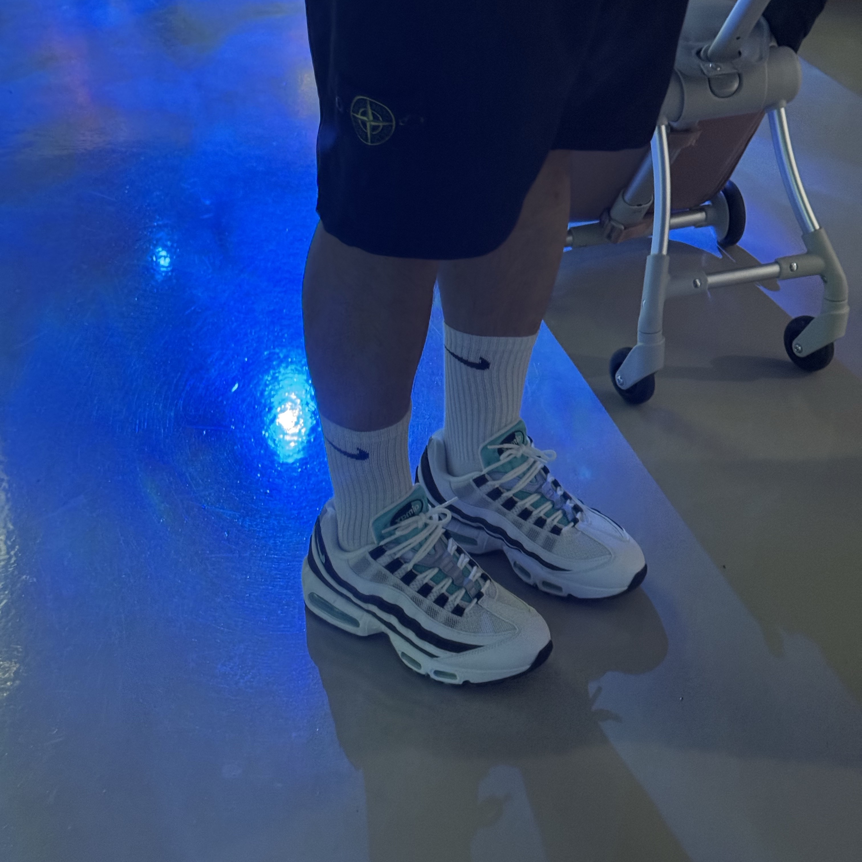 Nike Air Max 95 OG White and Black 착용 스타일