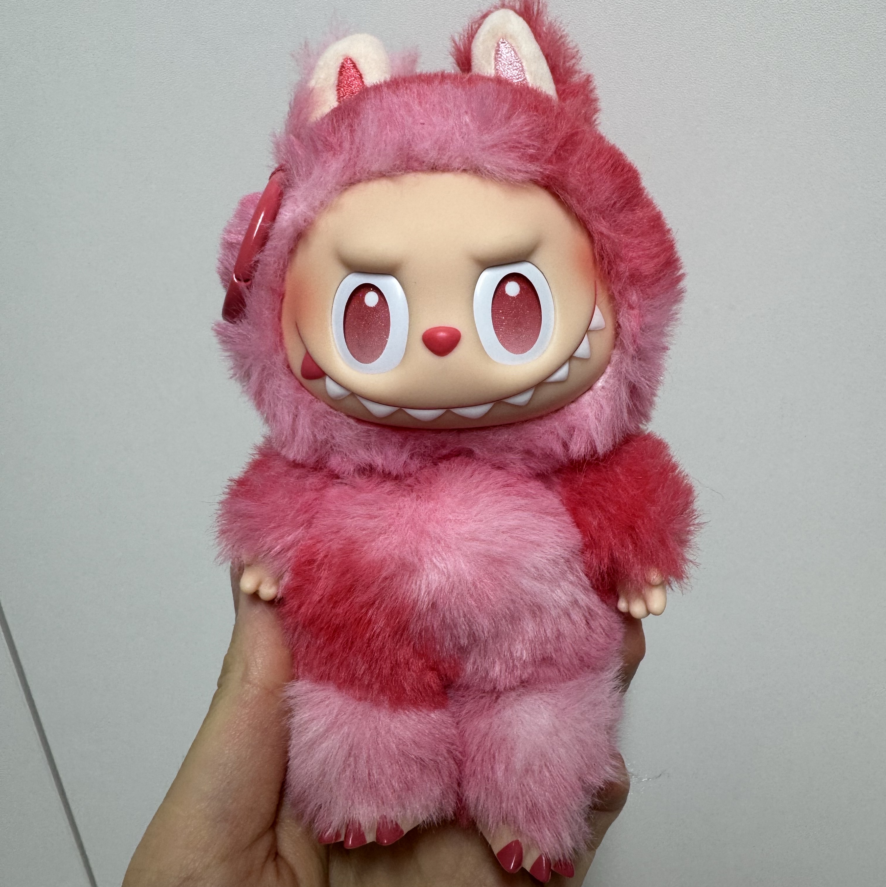 Pop Mart Labubu The Monsters Highlight Series Sealed Case (1 Blind Box) 착용 스타일