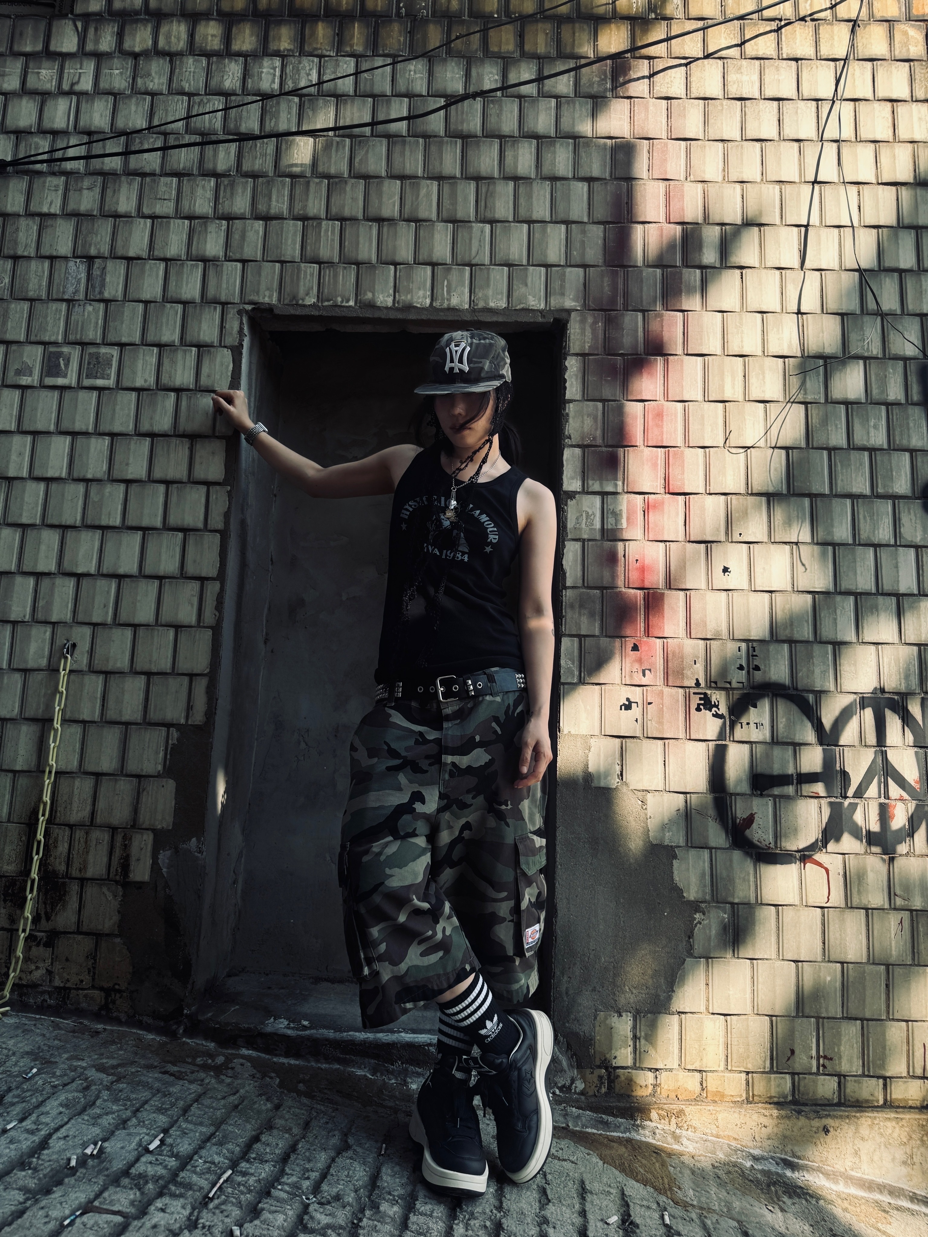 AEAE Ae Symbol Angel Wing Cap Camo, Converse x Drkshdw Turbowpn Ox Black 착용 스타일 - 1