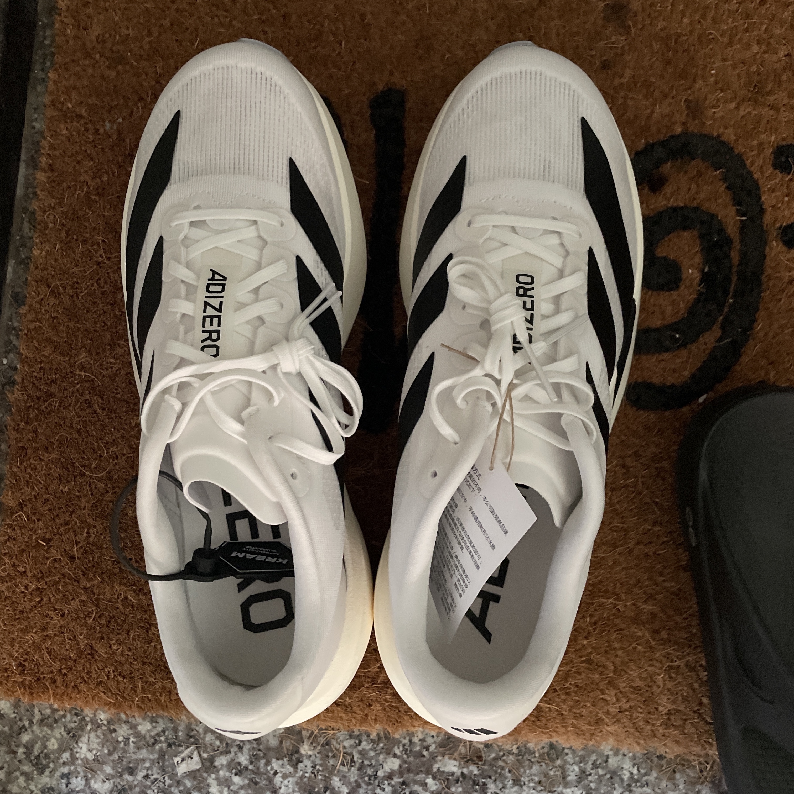 Adidas Adizero EVO SL Cloud White Core Black 착용 스타일