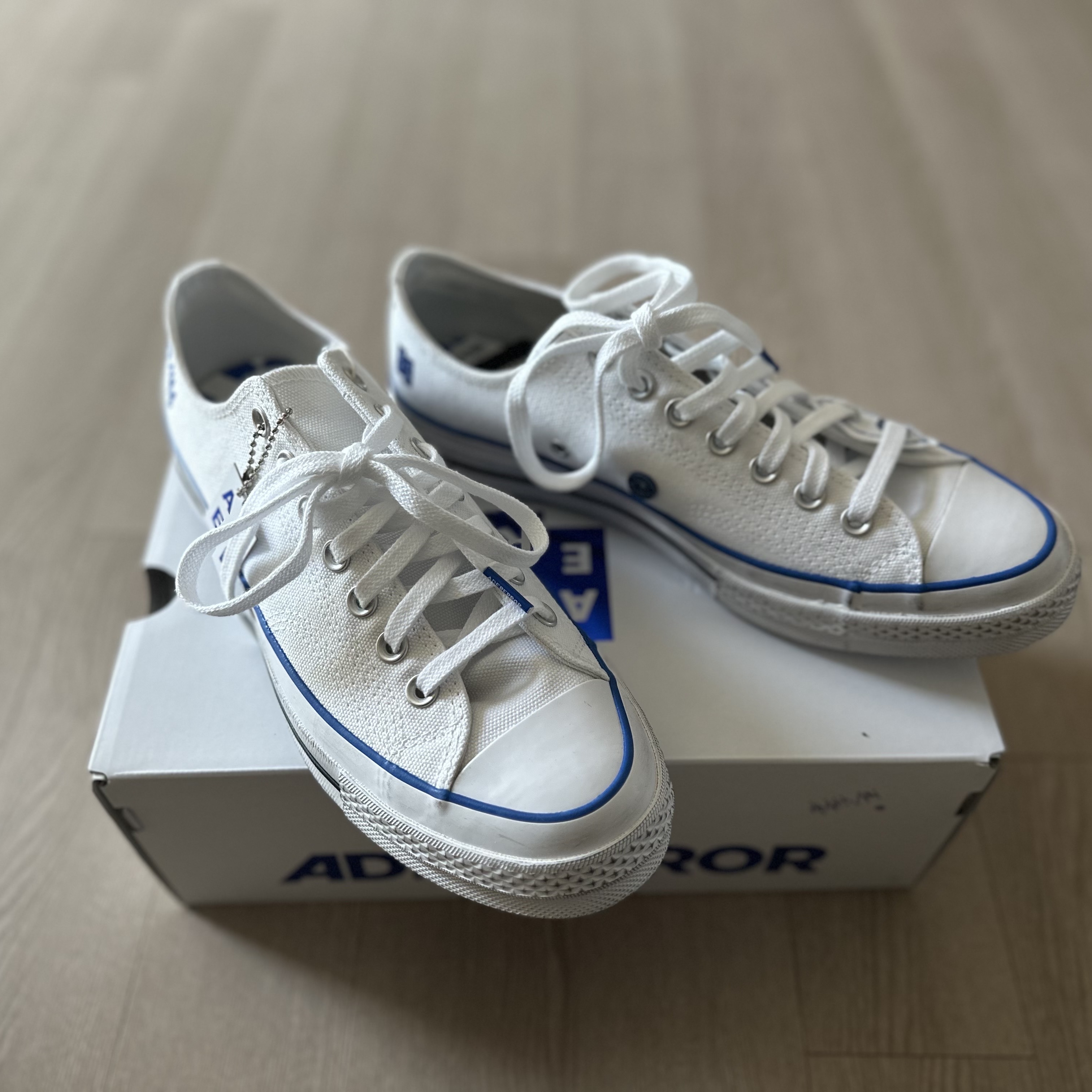 Converse x Ader Error Sig; Chuck 70 Low White Blue 착용 스타일 - 1