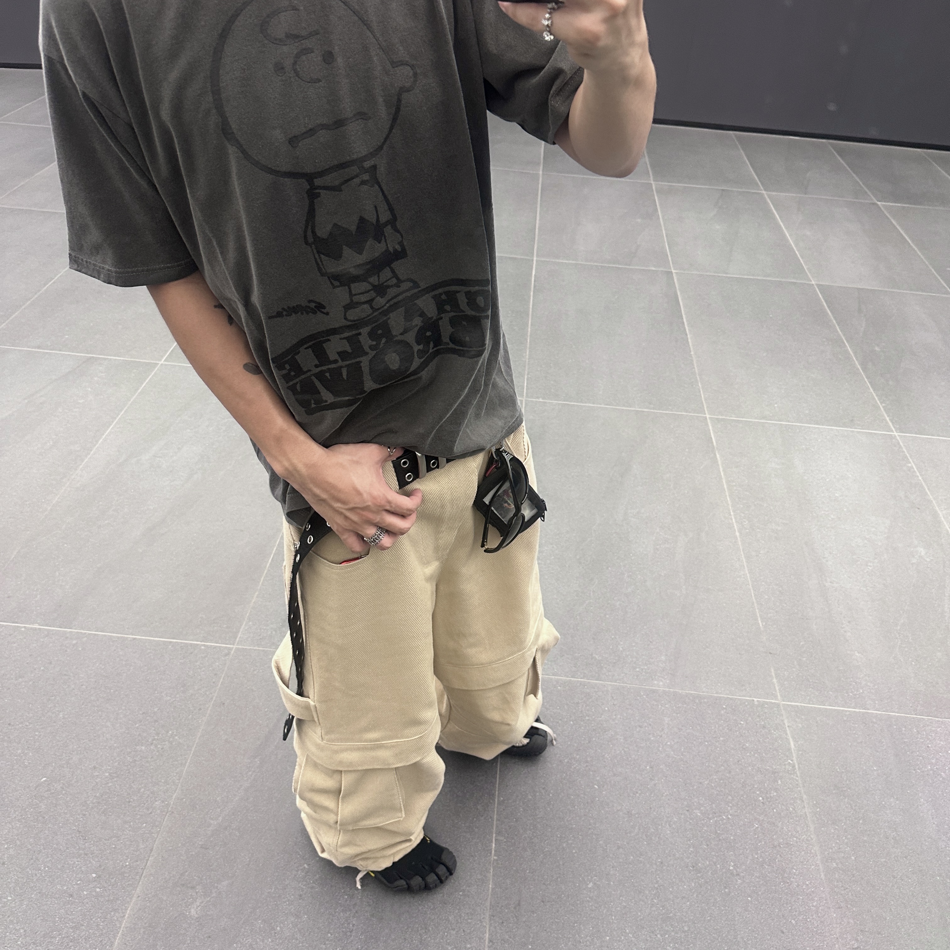 Kamien Titan Baggy Pants Beige, Balenciaga Toe Lace-Up Vibram Sneakers Black 착용 스타일 - 2