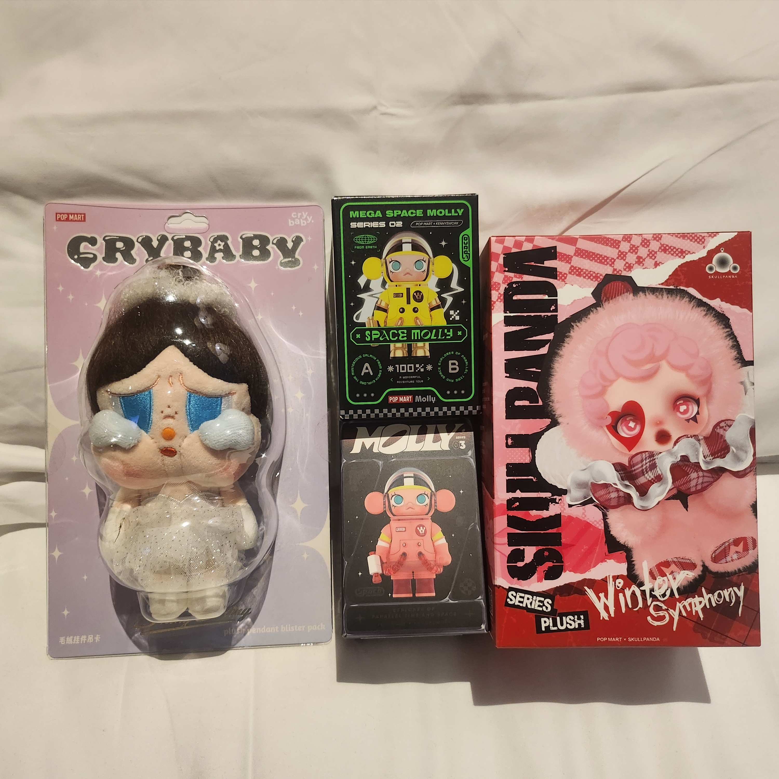 Pop Mart Crybaby Shiny Shiny Series Plush Pedant Blister Pack 착용 스타일
