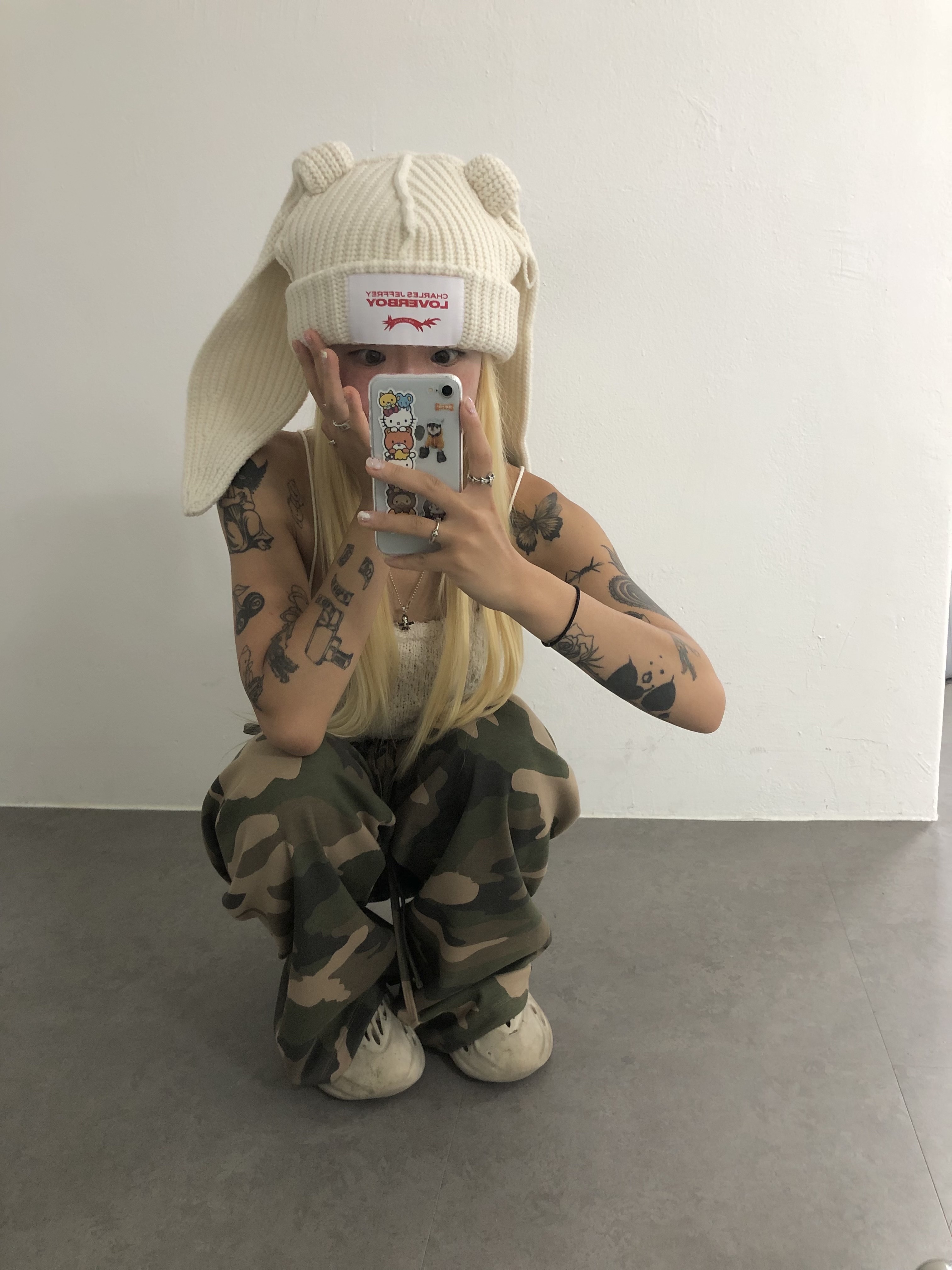 Charles Jeffrey Loverboy Chunky Rabbit Beanie Ecru 착용 스타일 - 2