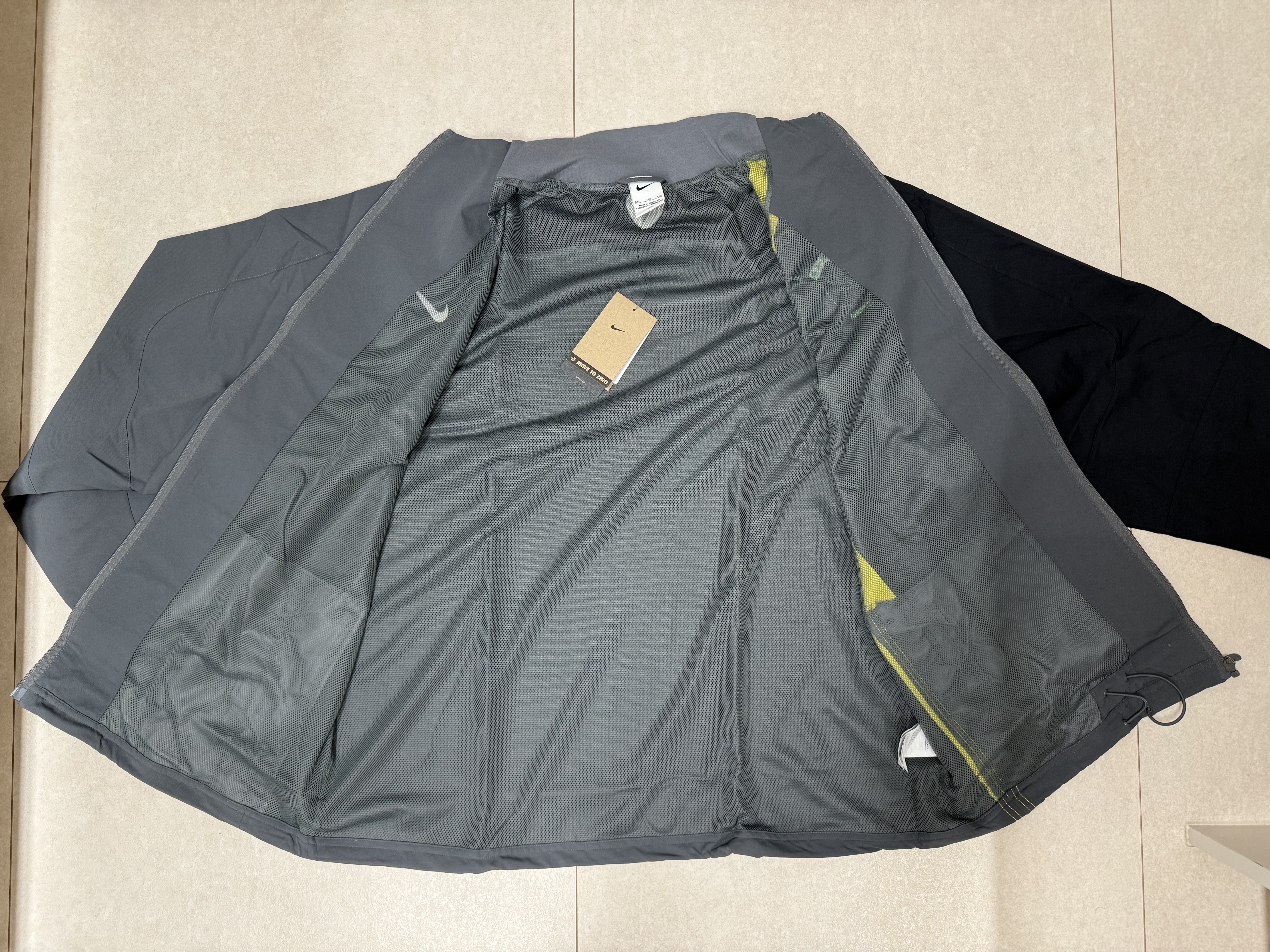 Nike Brazil 2004 Total 90 Reissue Soccer Replica Track Jacket (HV4437-021) 착용 스타일 - 4