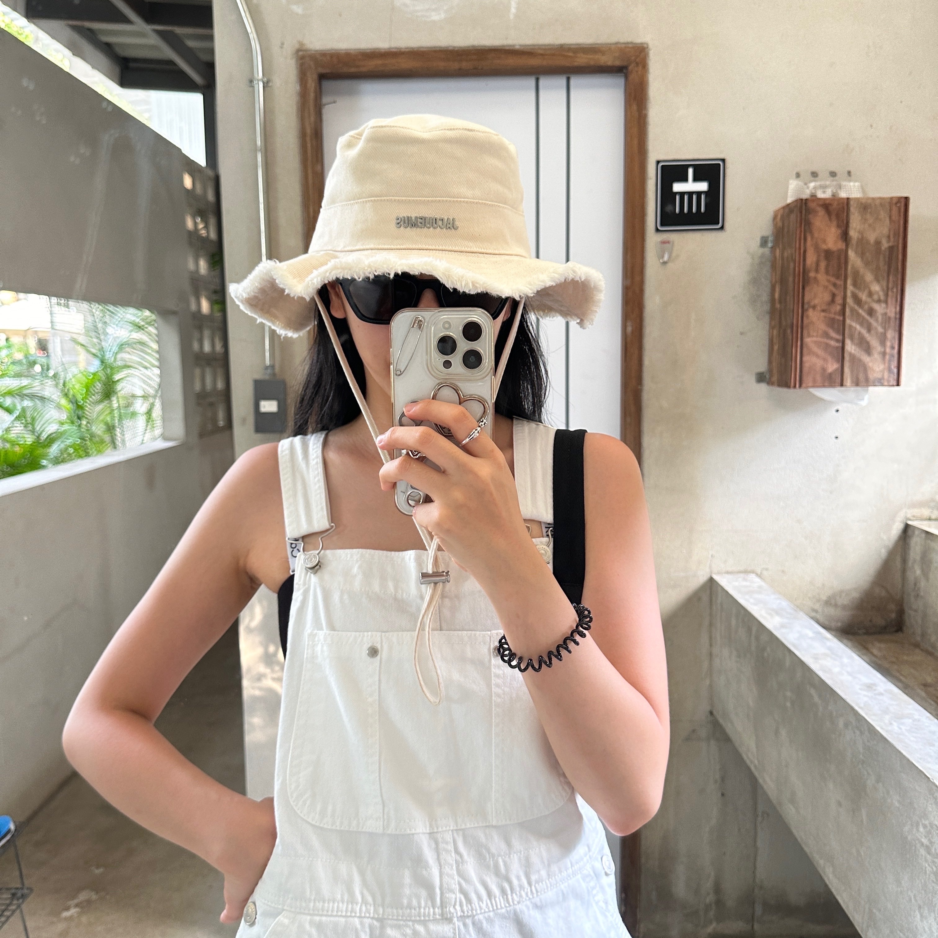 Jacquemus Le Bob Artichaut Bucket Hat Off White 착용 스타일