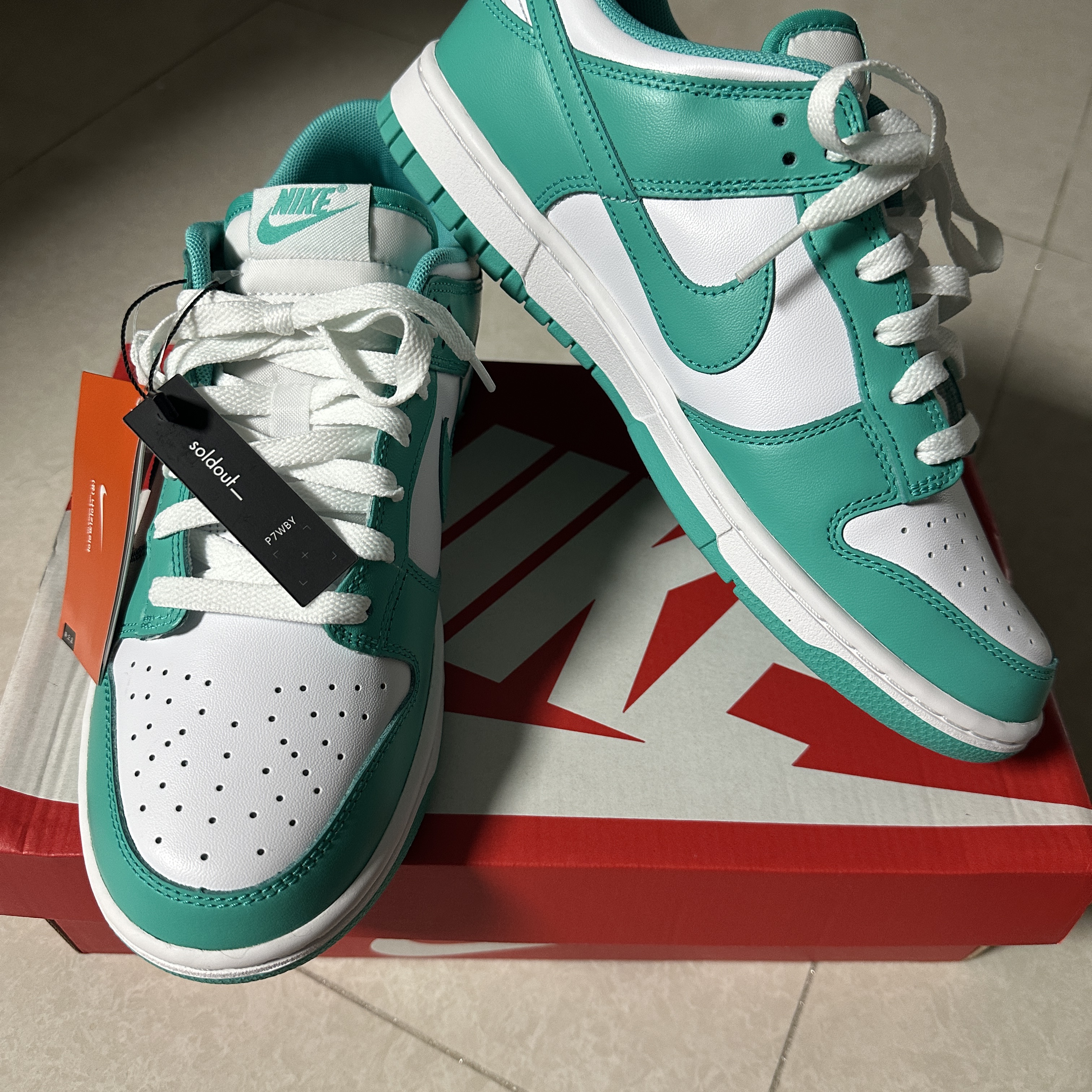 Nike Dunk Low White Clear Jade 착용 스타일