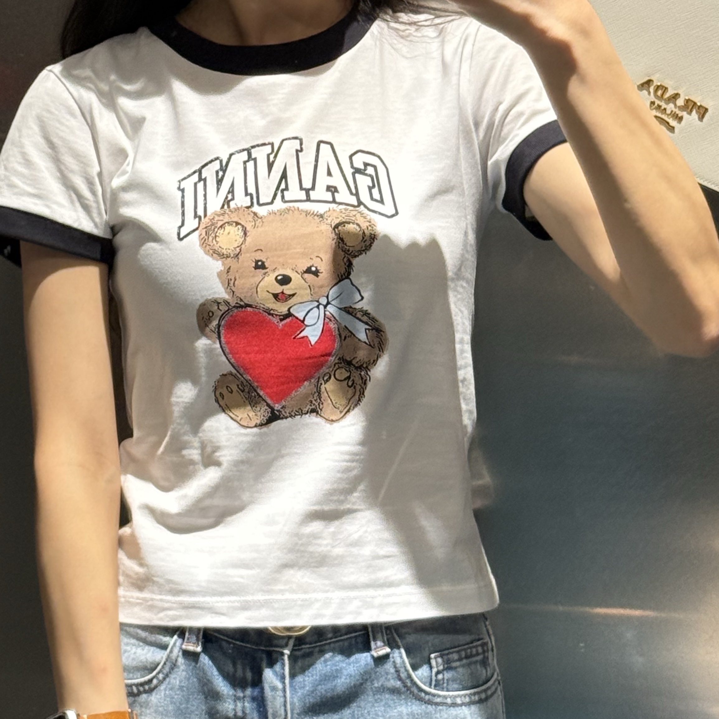 (W) Ganni Basic Jersey Bear T-Shirt White 착용 스타일 - 1