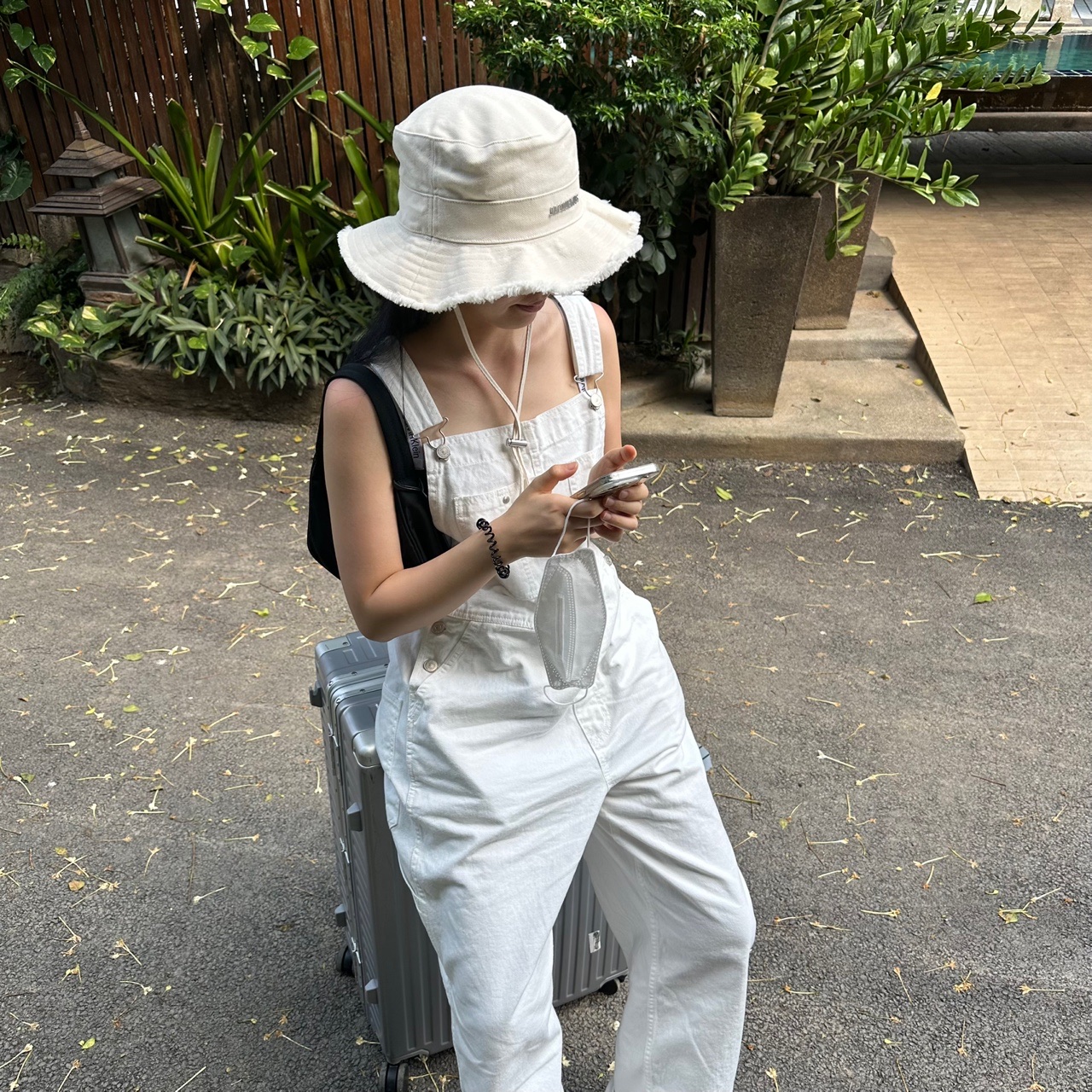 Jacquemus Le Bob Artichaut Bucket Hat Off White 착용 스타일