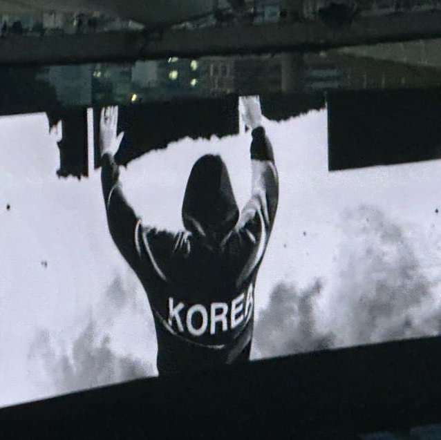 ¥$ Vultures Merch Hoodie Black - Korea Exclusive, Adidas Manchester United 2024/25 Away Jersey Night Indigo - KR Sizing (Non Marking Ver.) 착용 스타일 - 7