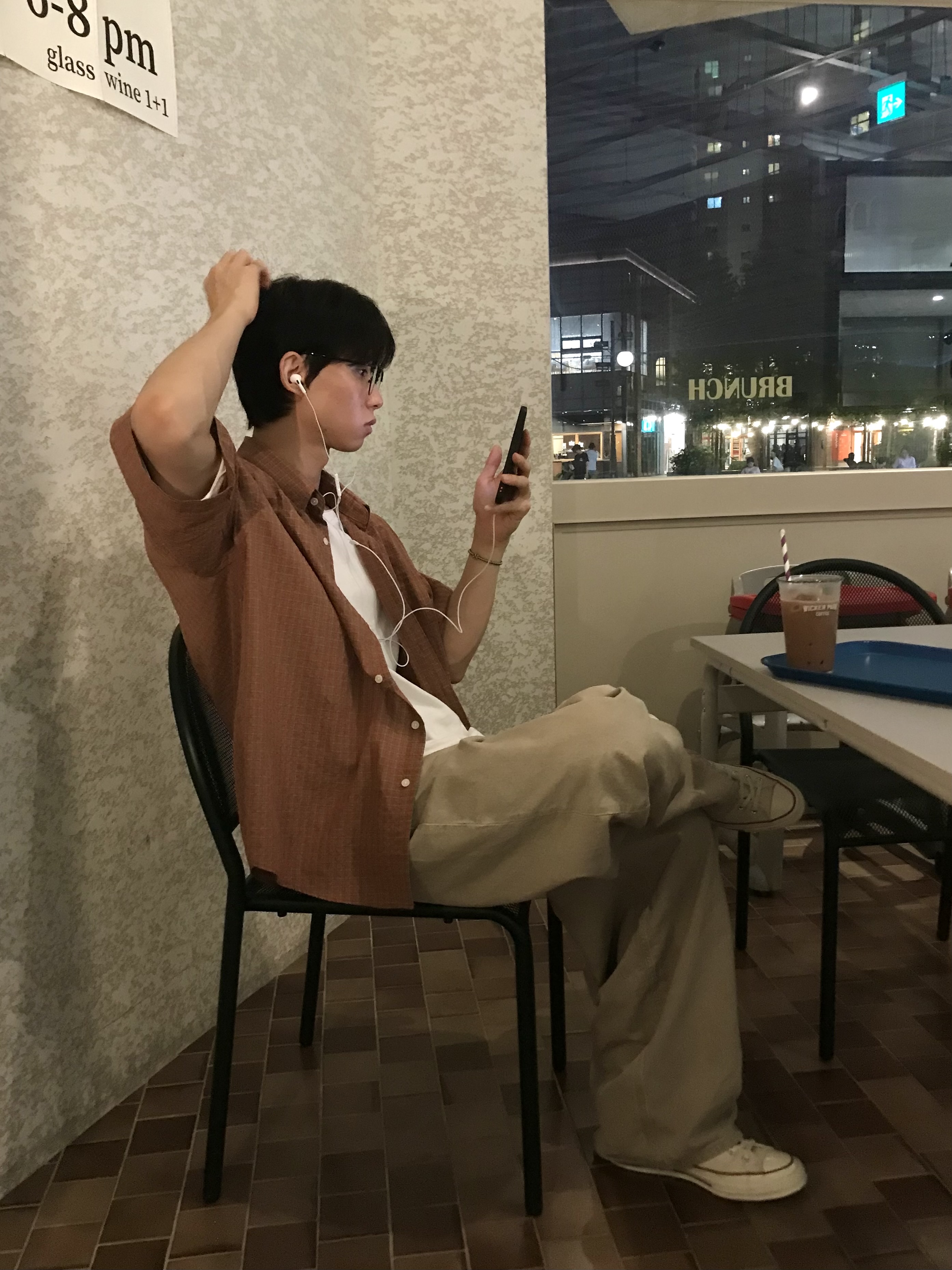 noun Wide Curved Denim Pants Sand Beige, Converse Chuck Taylor All Star Ox Natural Ivory 착용 스타일 - 1