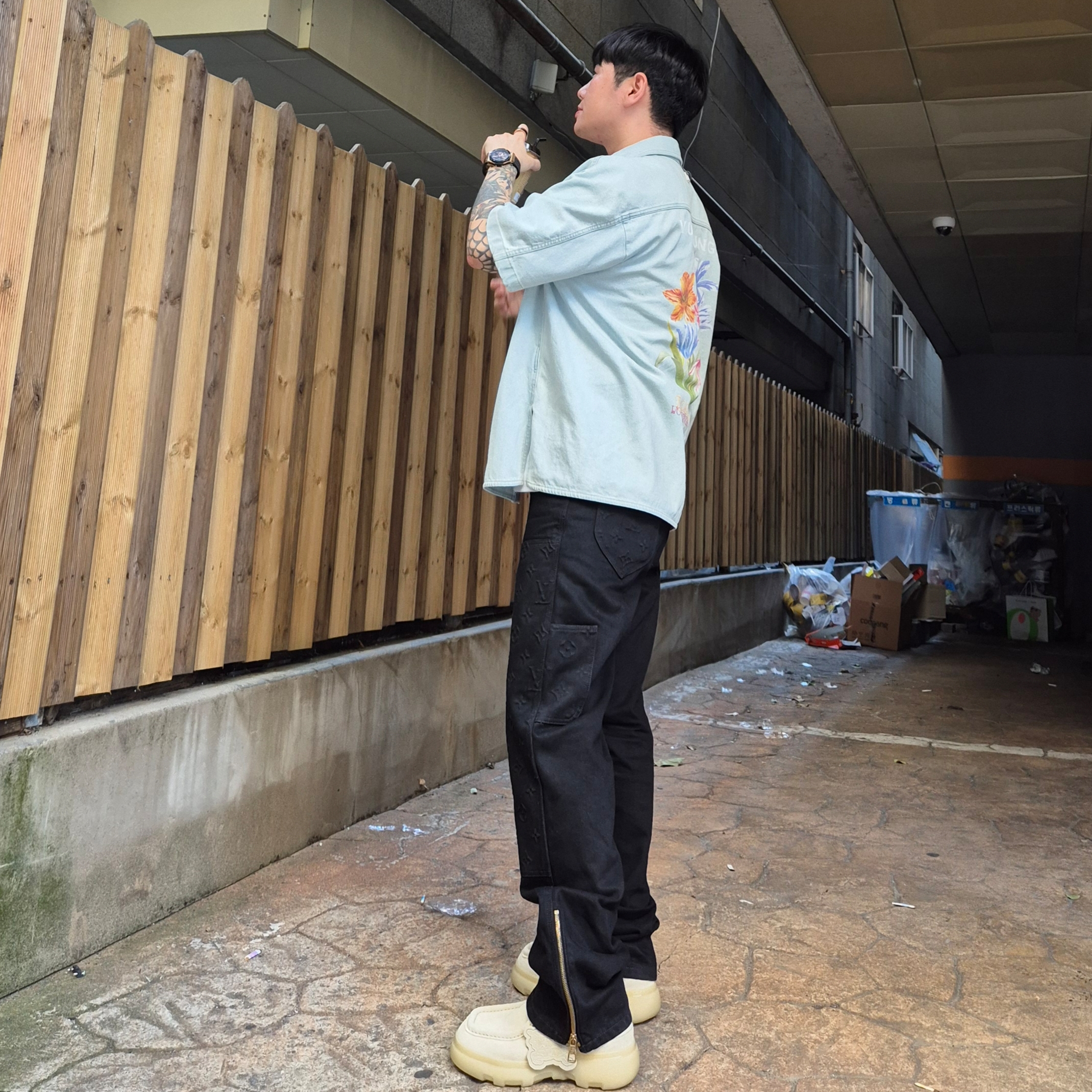 Burberry Suede Creeper Mid Shoes Clay, Wooyoungmi Short Sleeve Shirt Blue - 24SS 착용 스타일 - 2