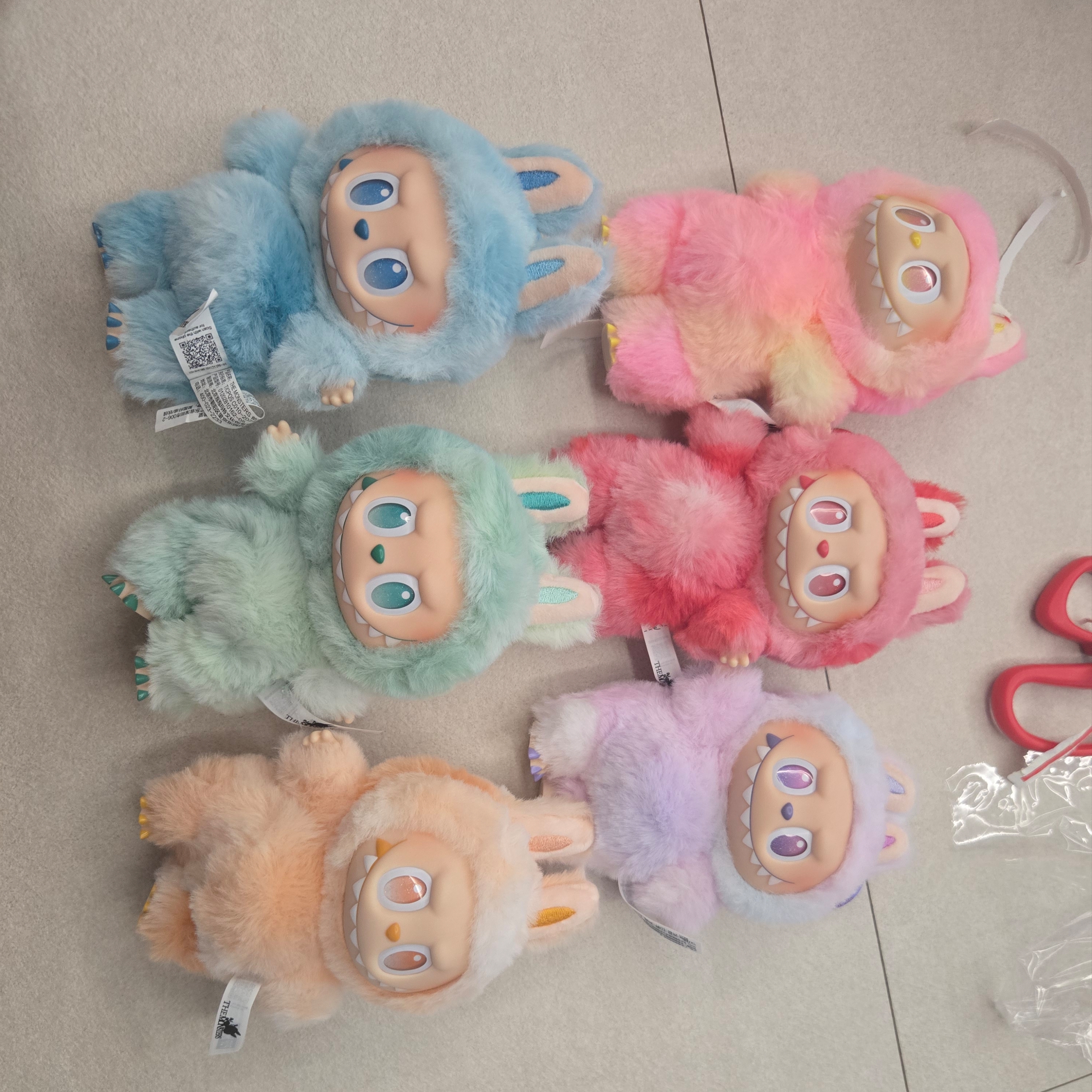 Pop Mart Labubu The Monsters Highlight Series Sealed Case (6 Blind Boxes) 착용 스타일