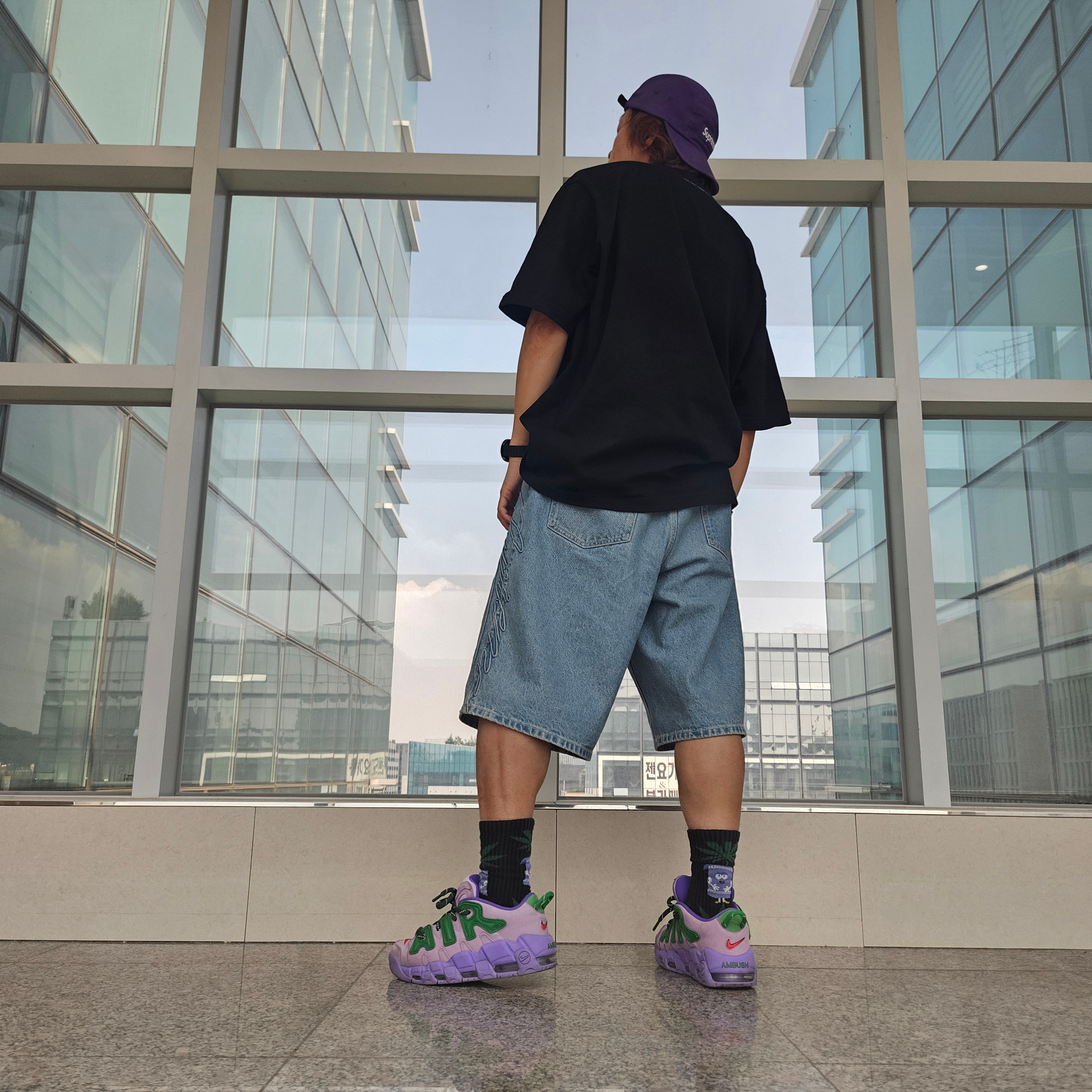 Supreme Script Baggy Denim Short Washed Indigo - 24SS, Supreme Washed Chino Twill Camp Cap Purple - 24SS 착용 스타일 - 2