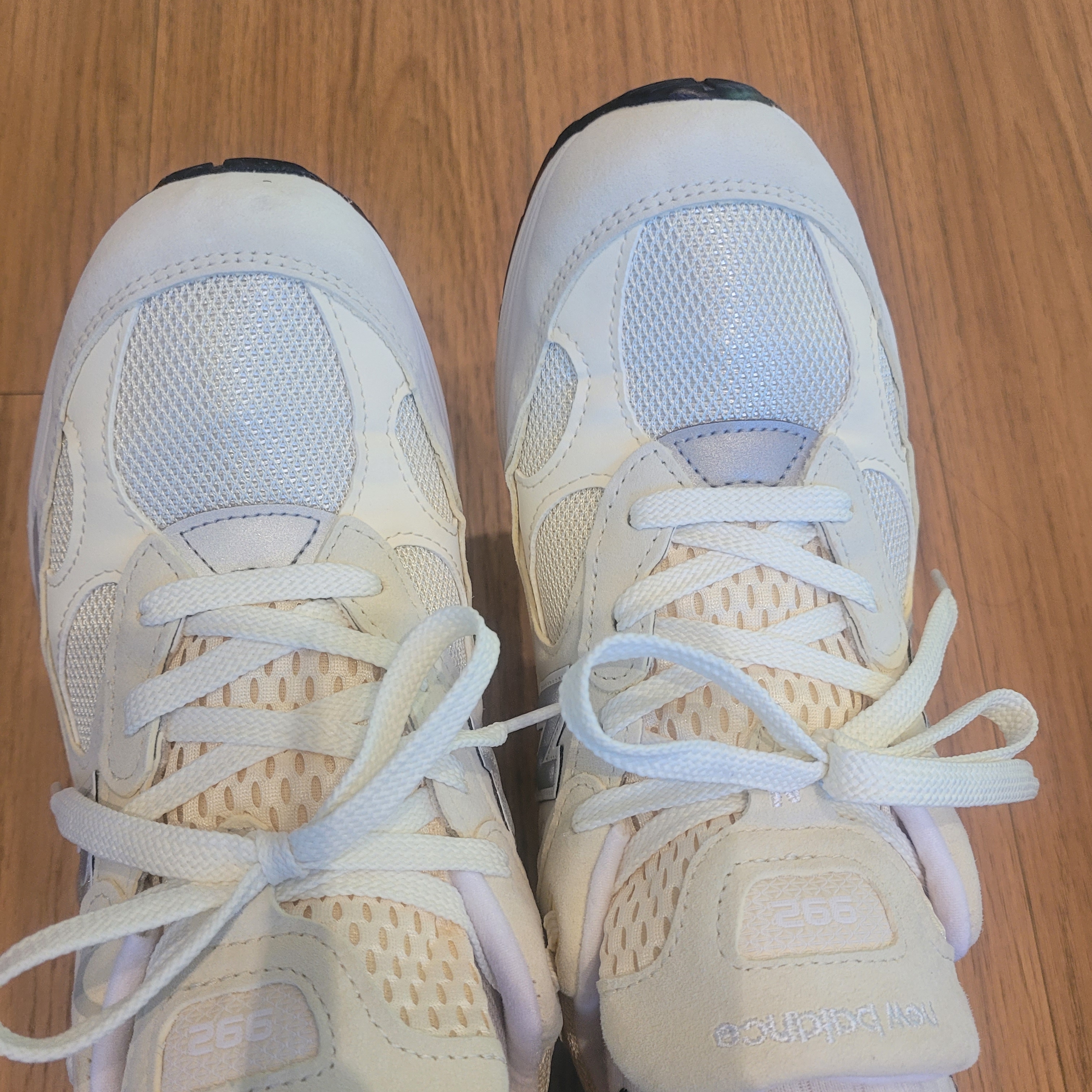 New Balance 992 Made in USA Calcium Raw Cashew 착용 스타일 - 2
