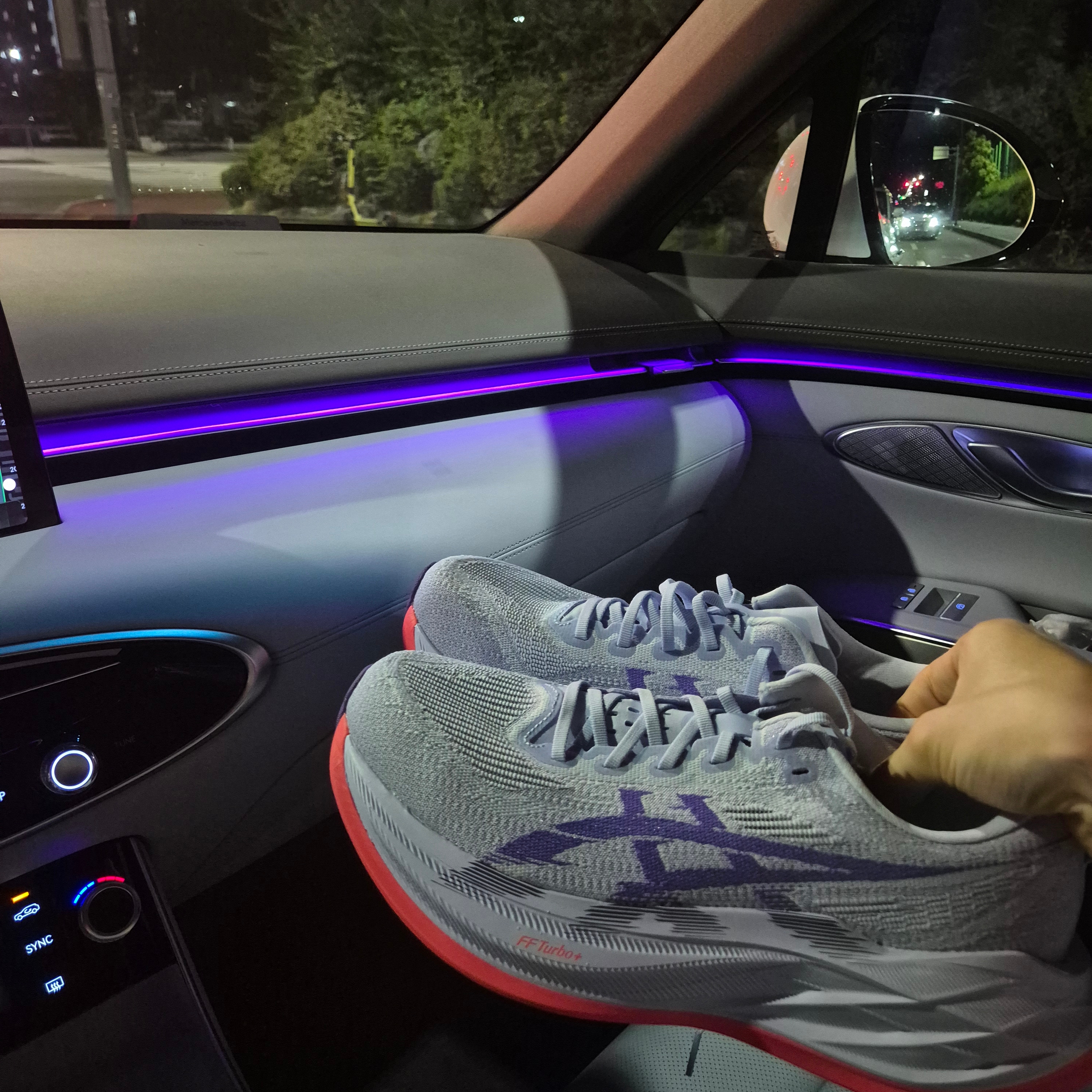 Asics Superblast 2 Blue Fade Edo Purple 착용 스타일