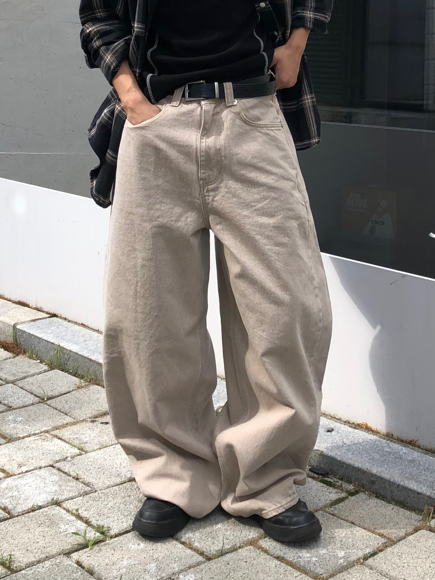 noun Wide Curved Denim Pants Sand Beige, Nike Air Force 1 '07 Low Triple Black 착용 스타일 - 4