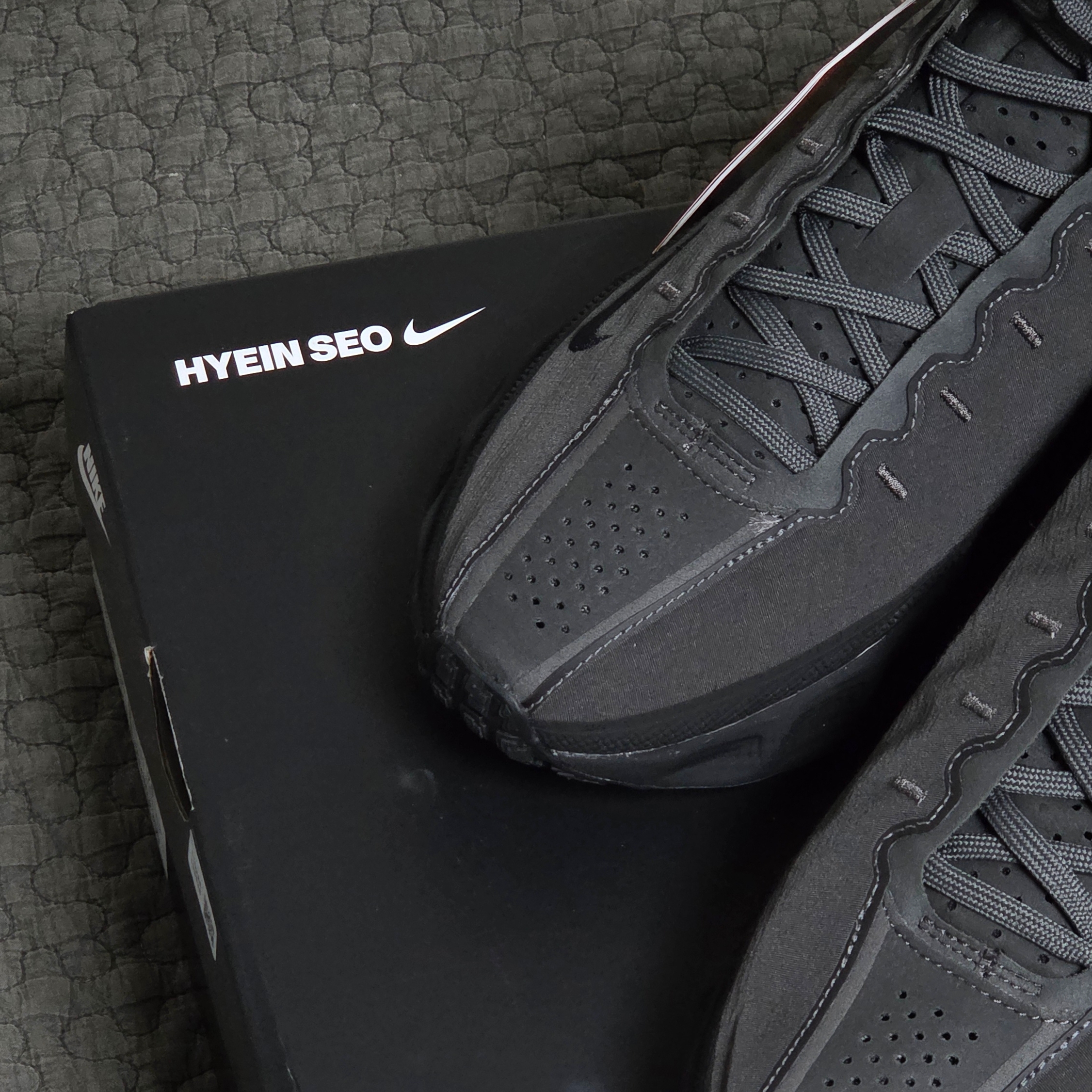 Nike x Hyein Seo Ava Rover Black 착용 스타일