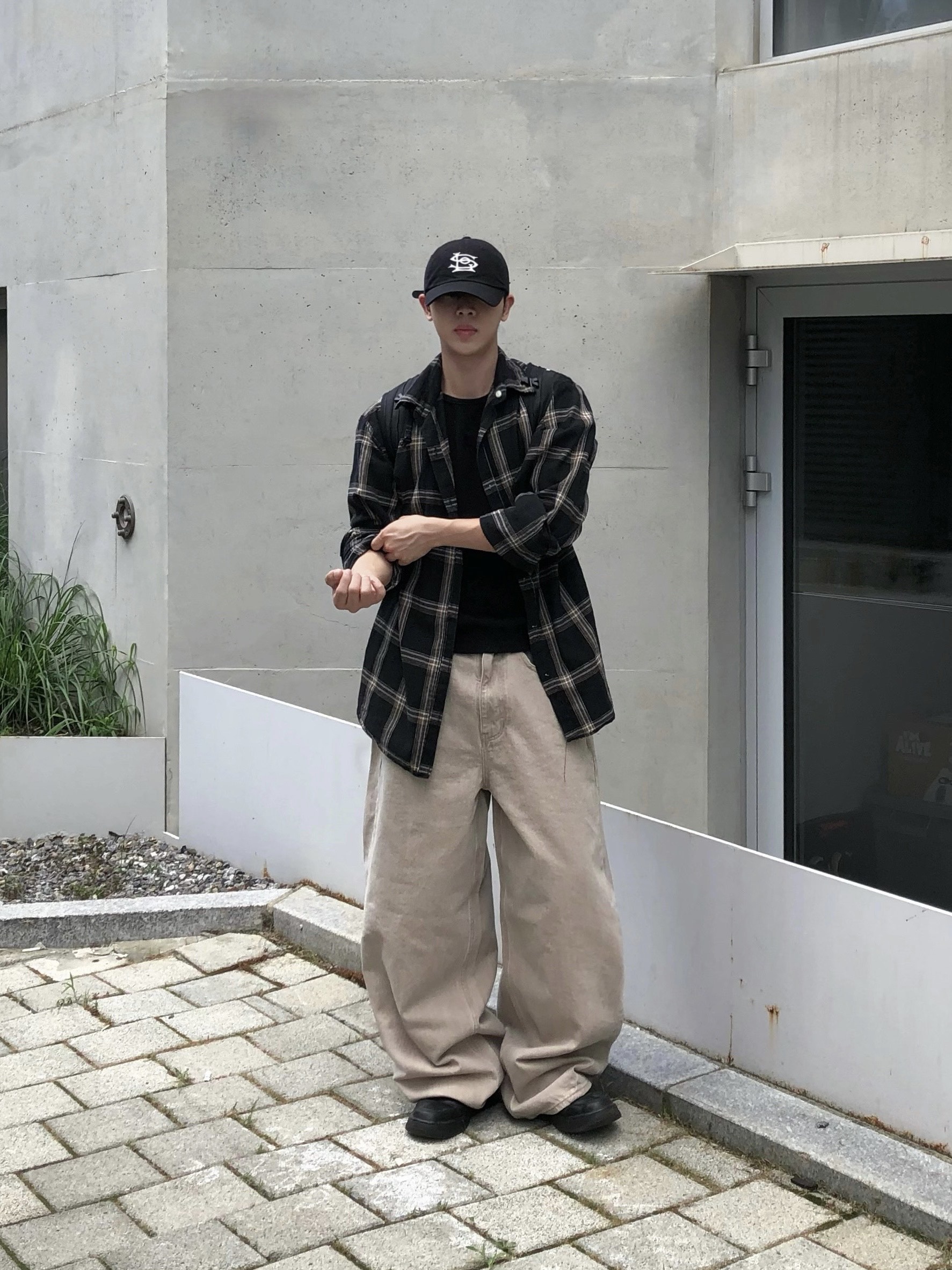 noun Wide Curved Denim Pants Sand Beige, Nike Air Force 1 '07 Low Triple Black 착용 스타일 - 1