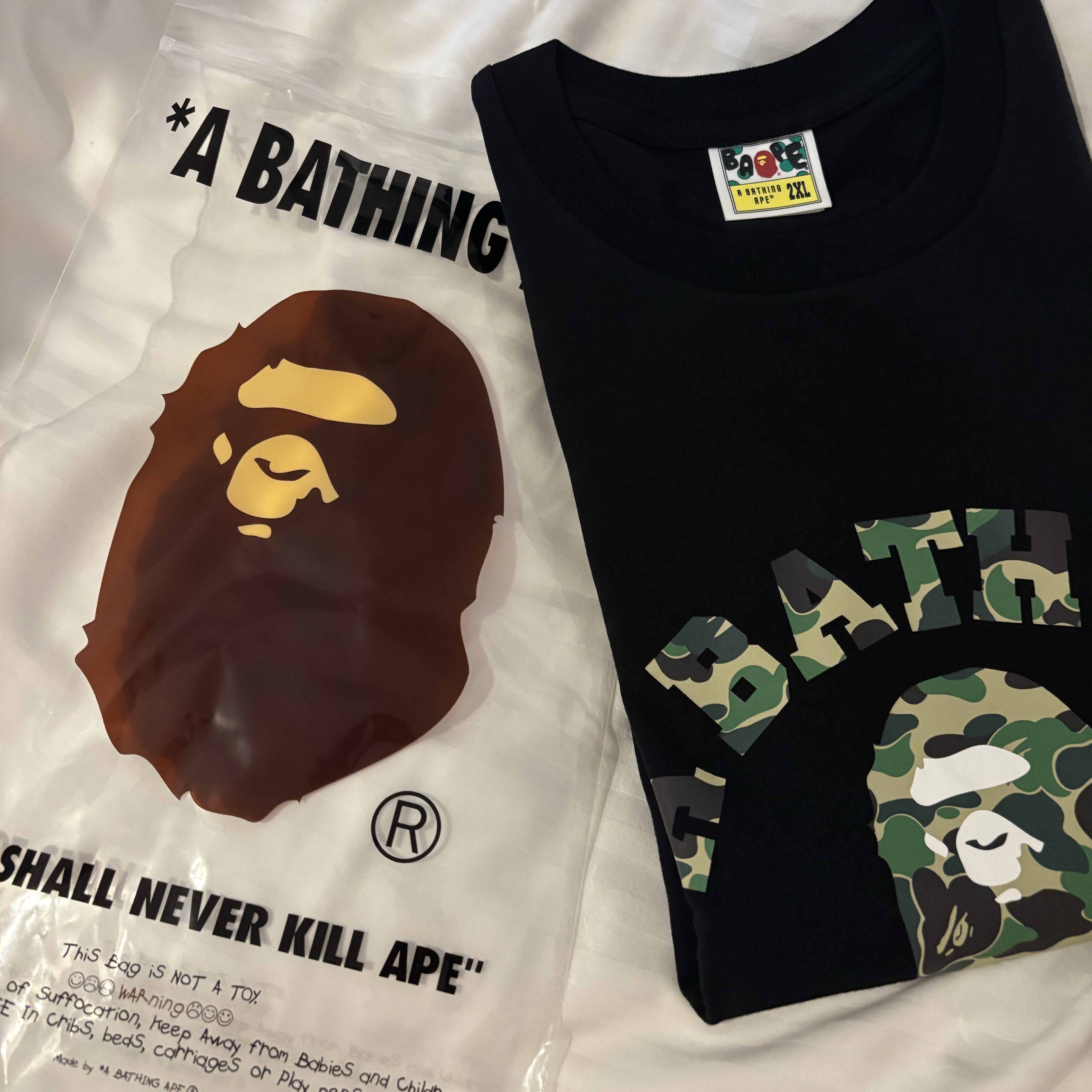 BAPE 1st Camo College T-Shirt Black Yellow 착용 스타일 - 1