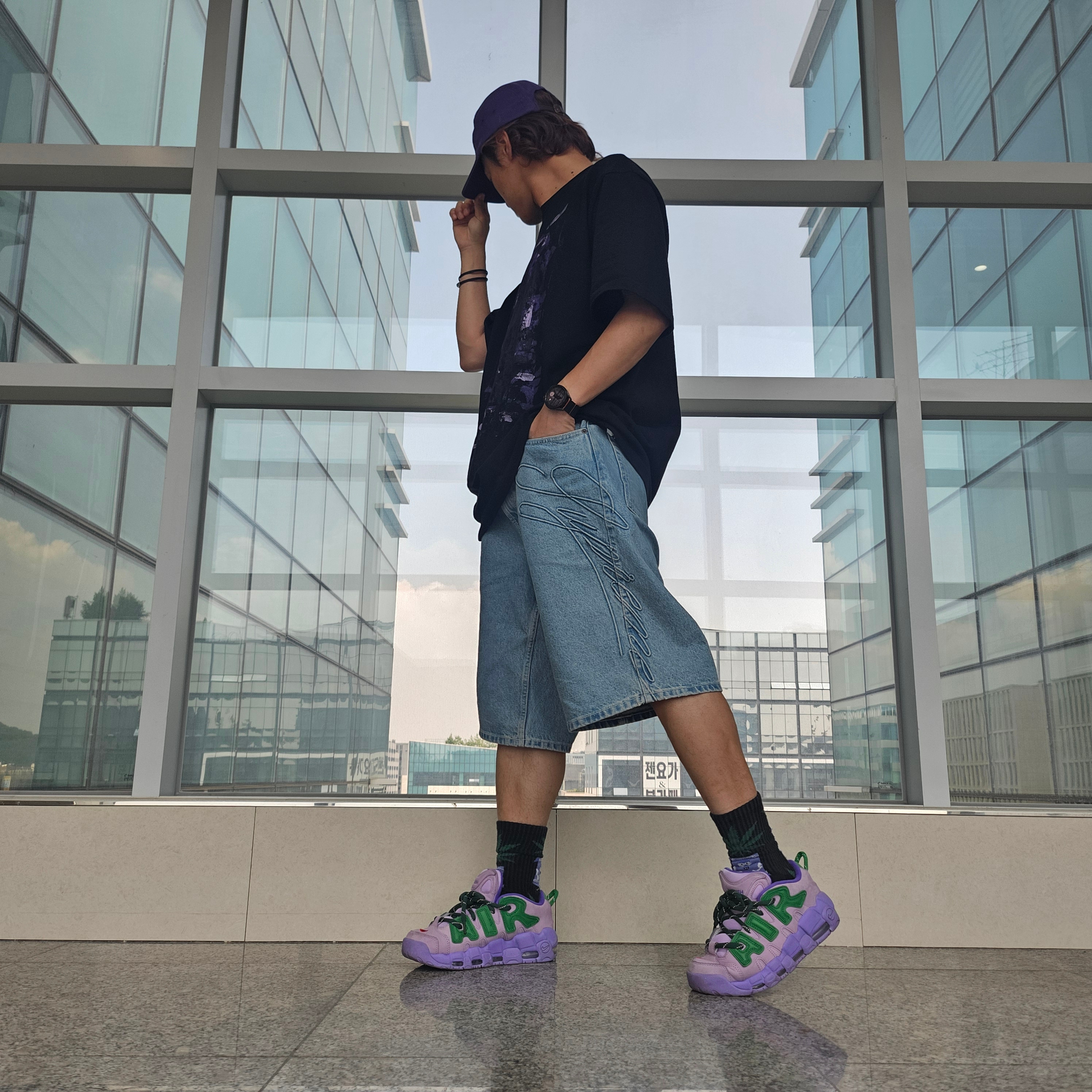 Supreme Script Baggy Denim Short Washed Indigo - 24SS, Supreme Washed Chino Twill Camp Cap Purple - 24SS 착용 스타일 - 1