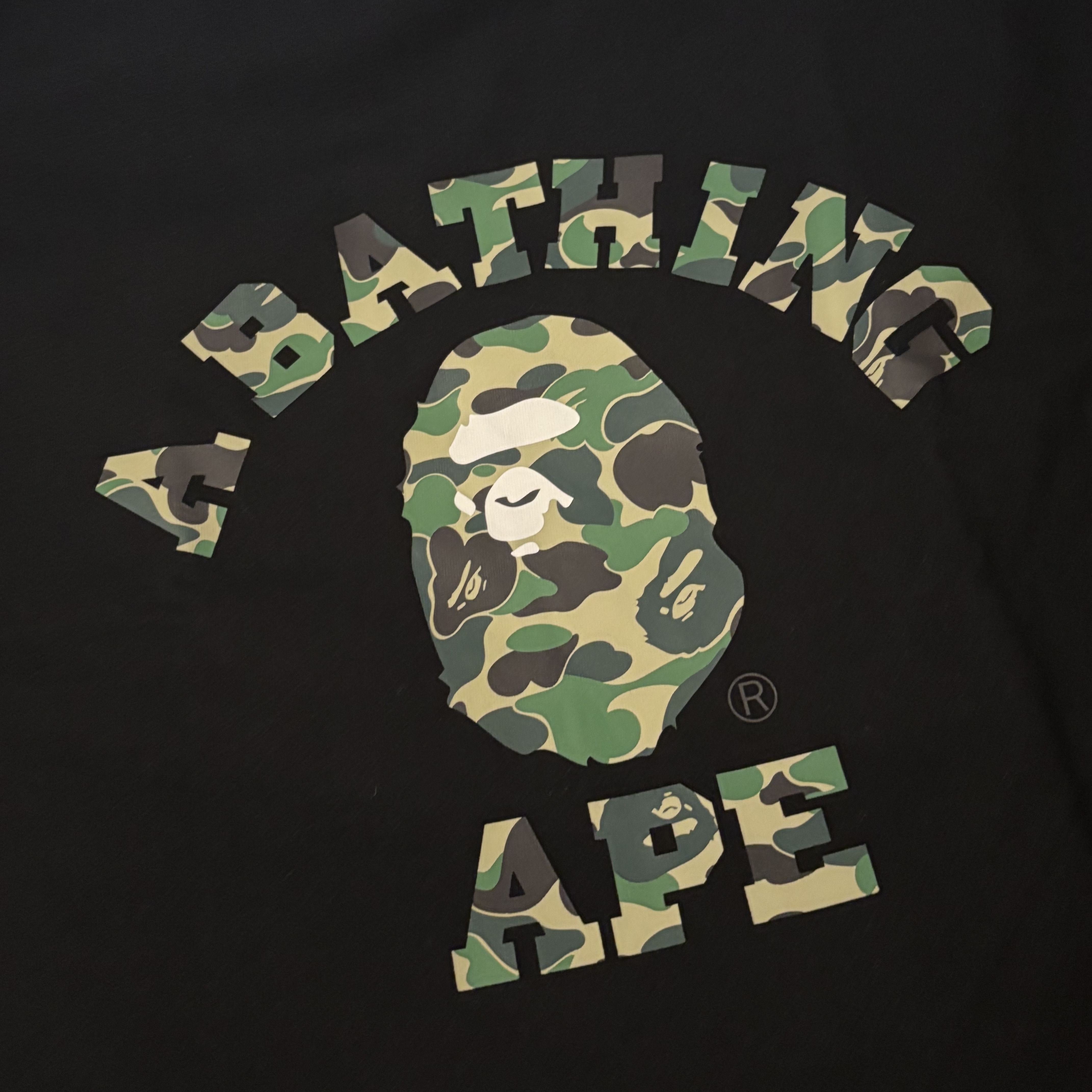 BAPE 1st Camo College T-Shirt Black Yellow 착용 스타일 - 2