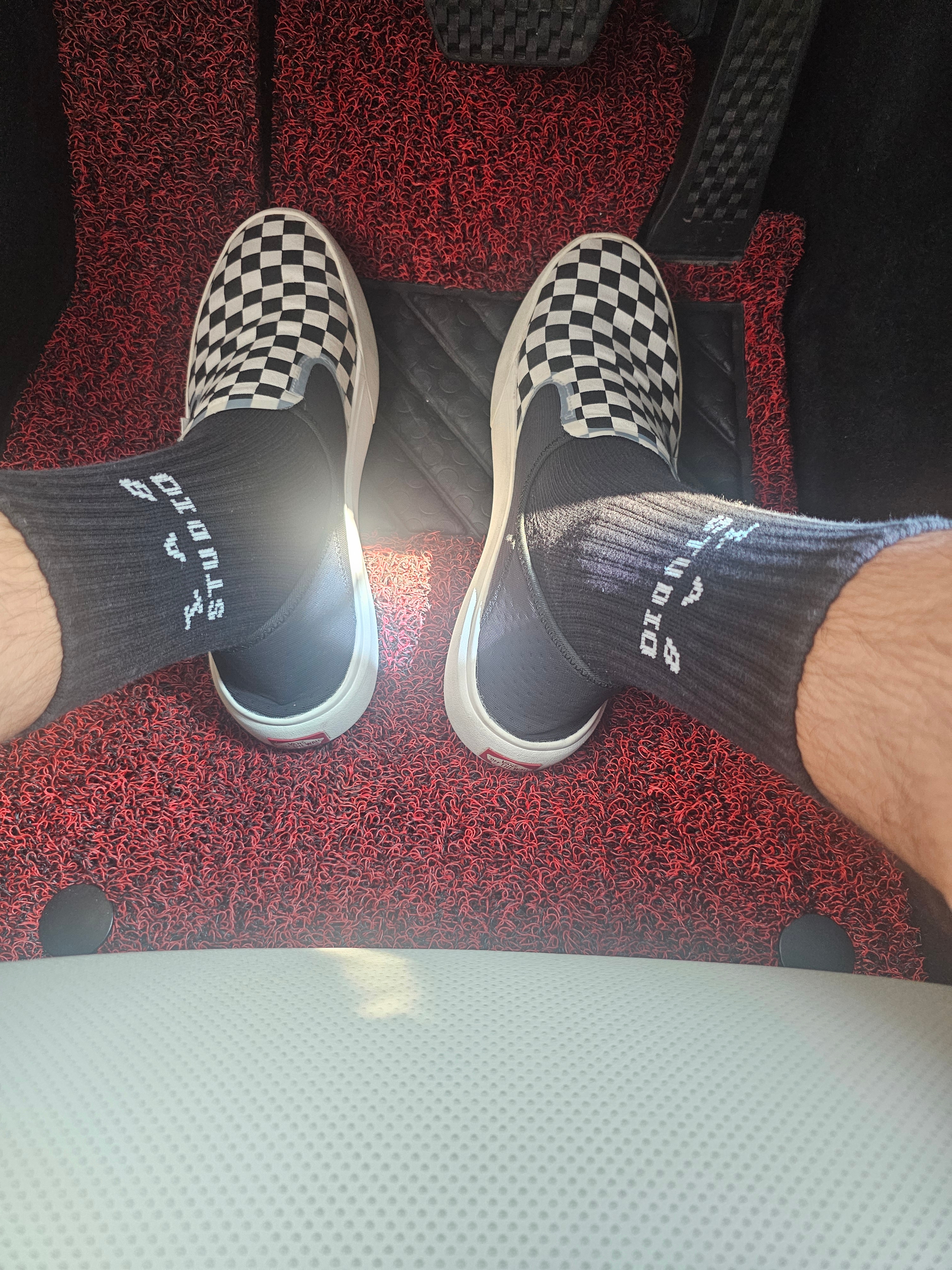 Vans Checkerboard Comfycush One Black, IAB Studio Socks White Black (5 Pack) 착용 스타일