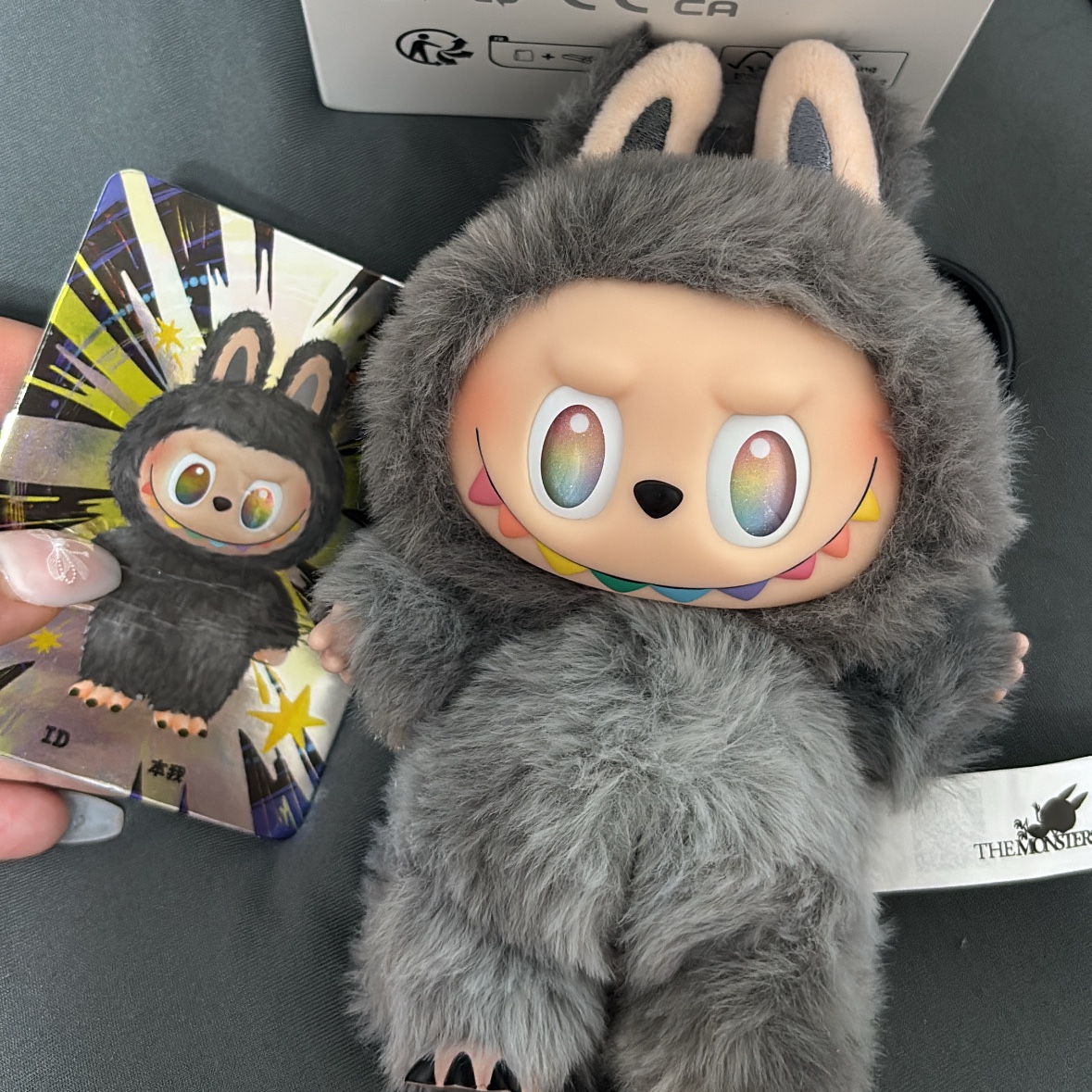 Pop Mart Labubu The Monsters Highlight Series Sealed Case (1 Blind Box) 착용 스타일