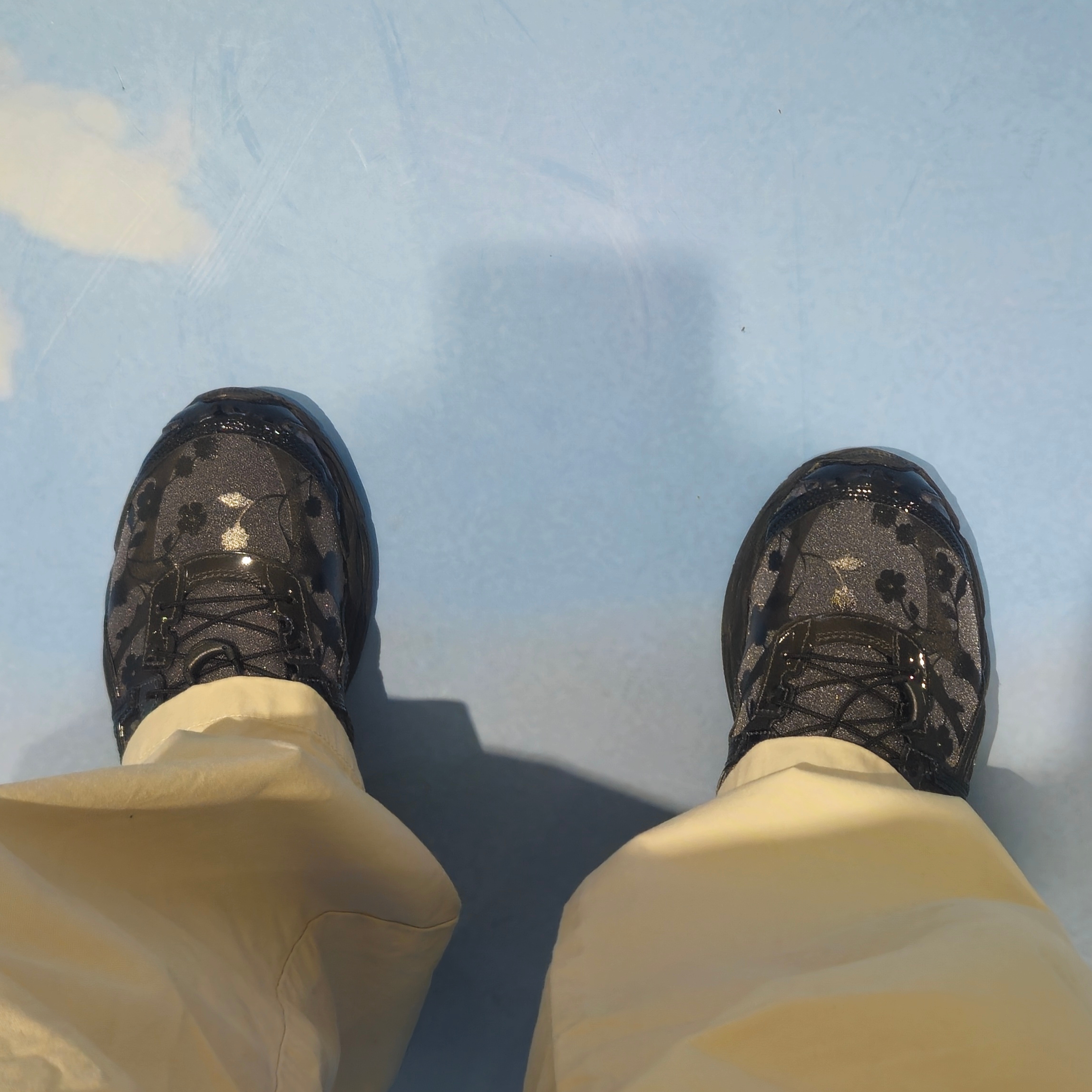 Asics x Cecilie Bahnsen Gel-Cumulus 16 Black, Asics x Cecilie Bahnsen Gel-Cumulus 16 Gray 착용 스타일 - 5