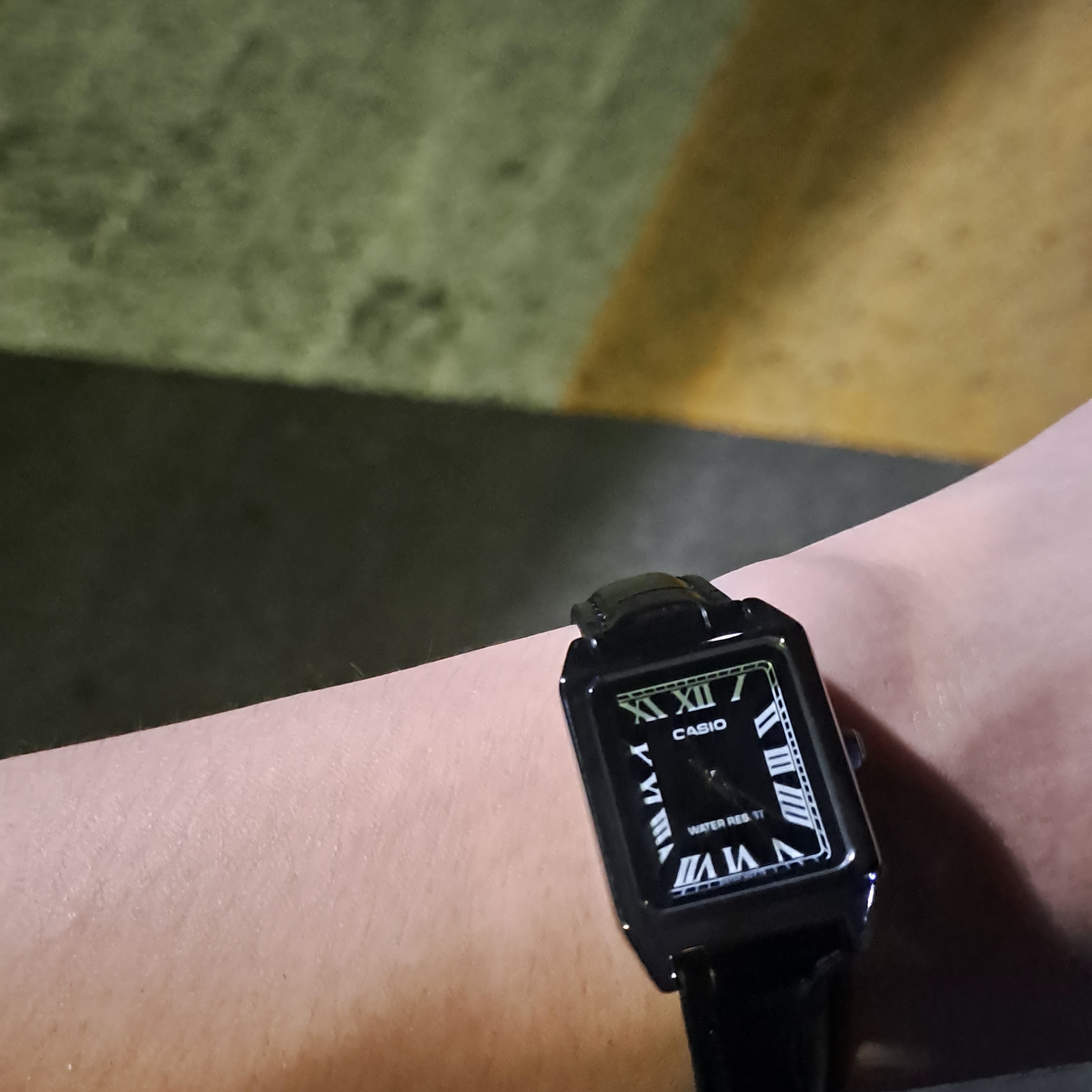 Casio LTP-V007L-1B 착용 스타일
