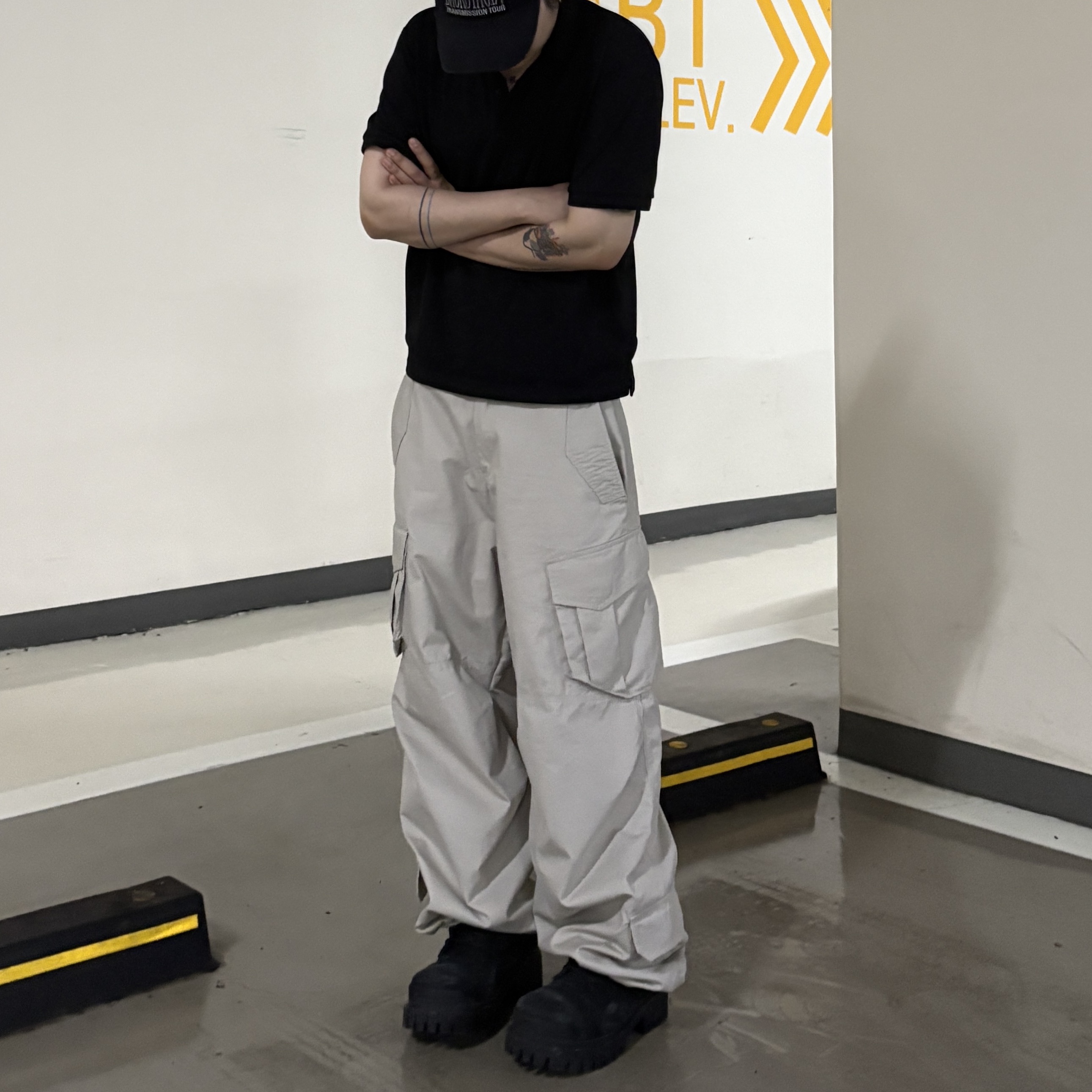 [KREAM 단독] Flavorism VTG Washed Cargo Pants Washed beige, Balenciaga Combat Strike 20mm Boots Black 착용 스타일