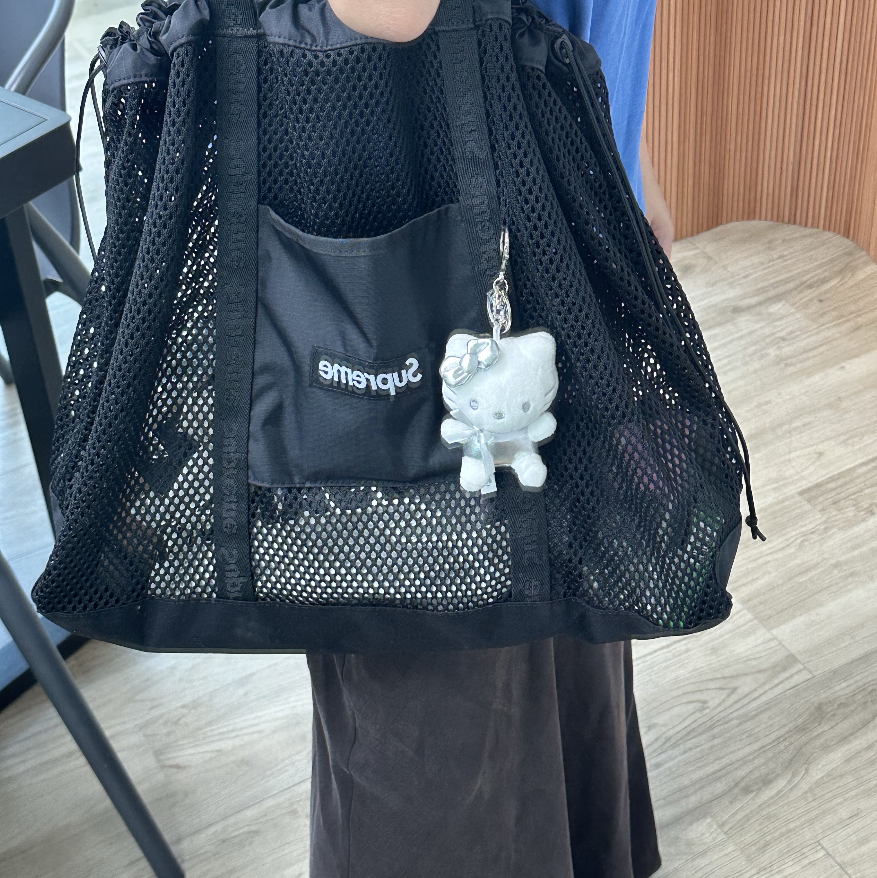 Supreme Mesh Tote Bag Black - 25SS 착용 스타일