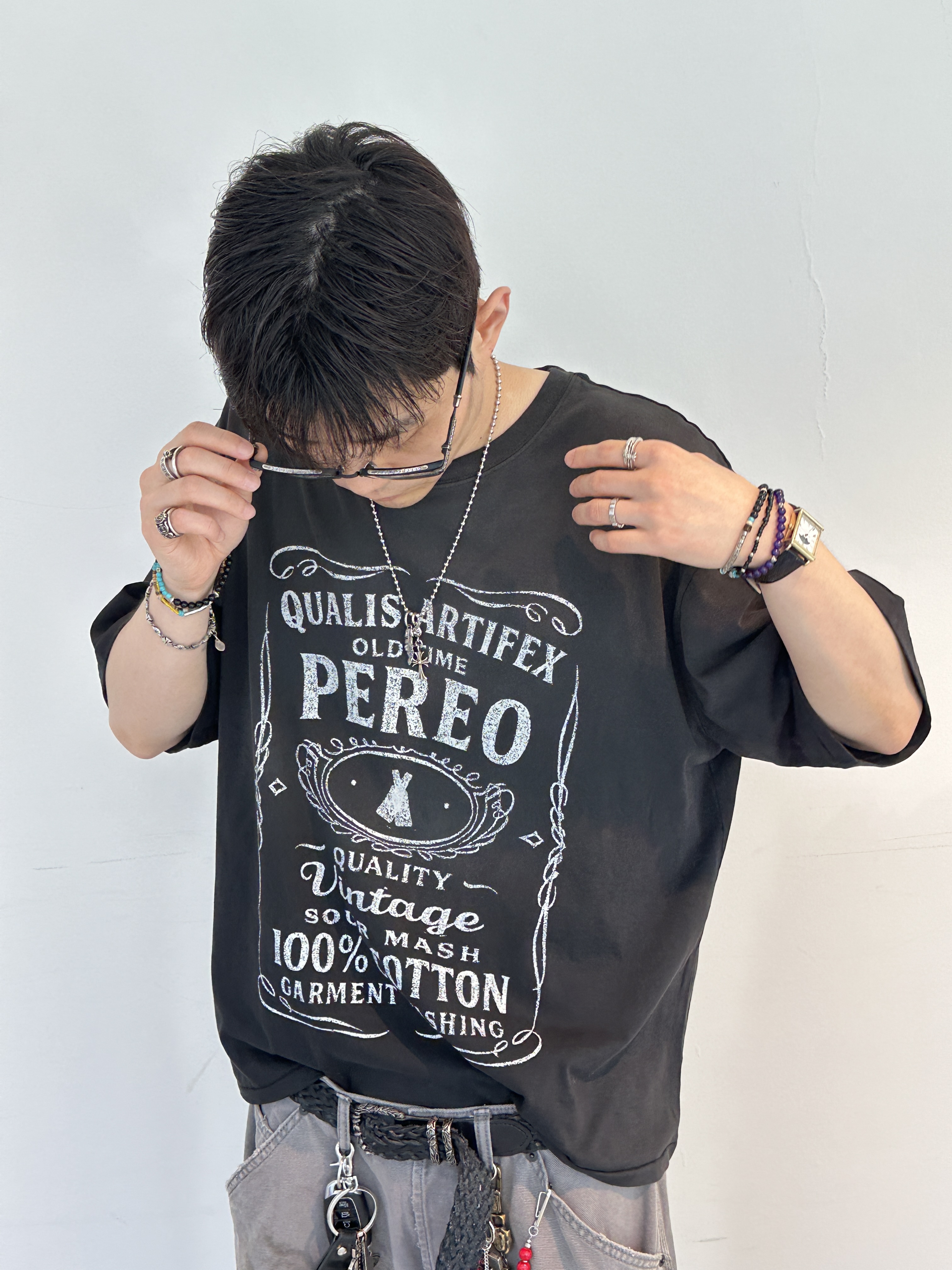 Farfromwhat Far F Beads Keyring Red, Farfromwhat Far Weaving Belt Black 착용 스타일 - 5