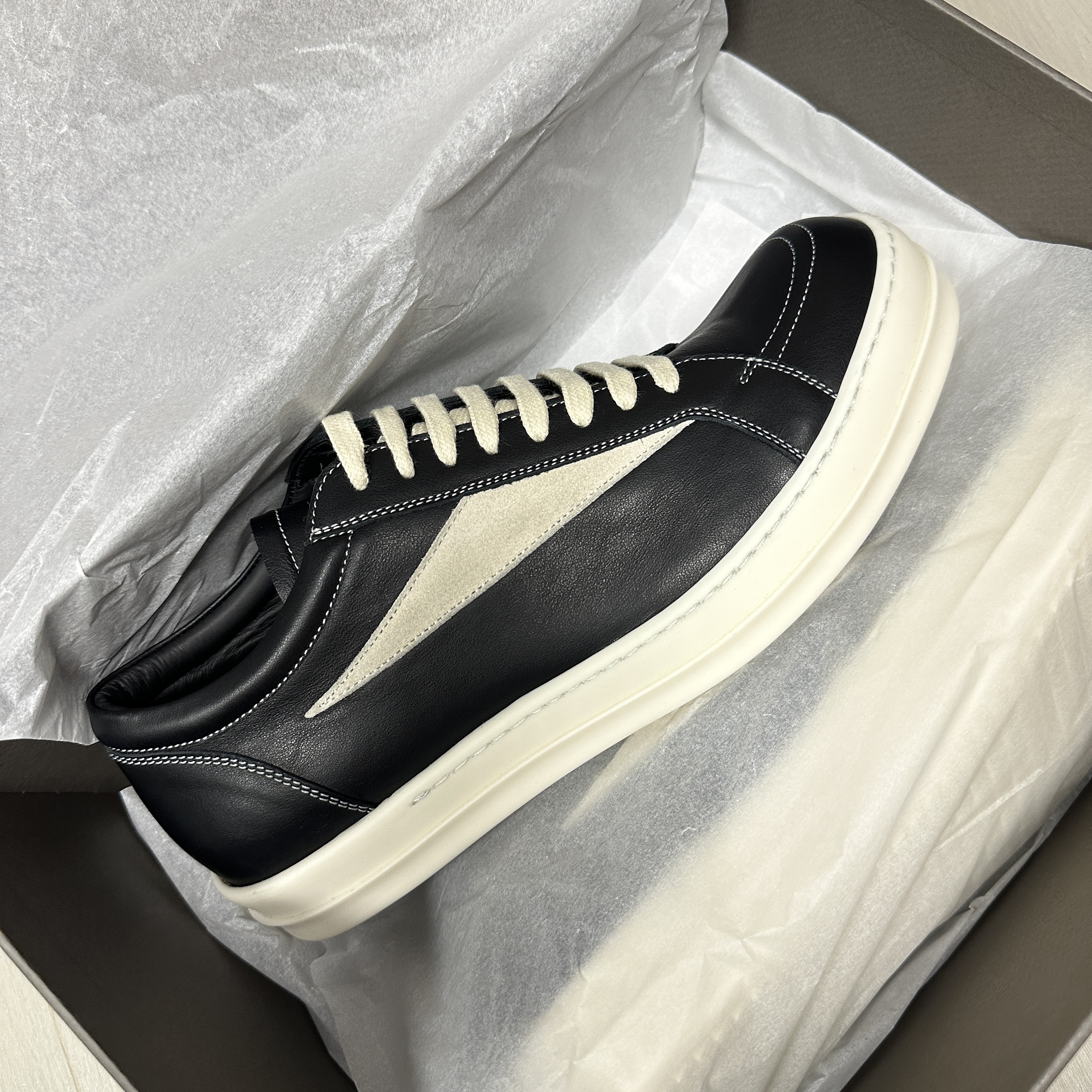 Rick Owens Concordians Vintage Low Sneakers Black Milk 착용 스타일