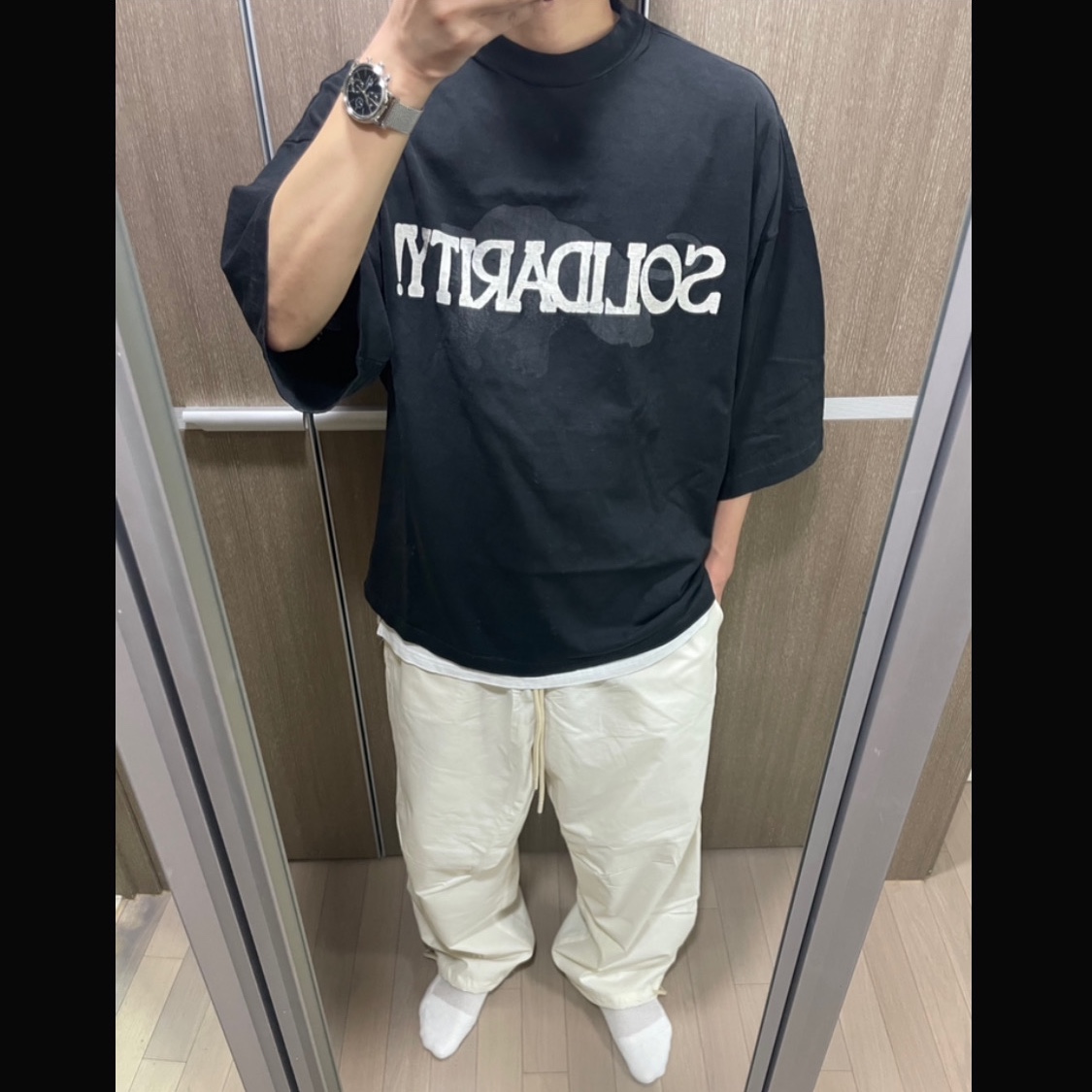Essentials Relaxed Trousers Cloud Dancer - 23FW 착용 스타일