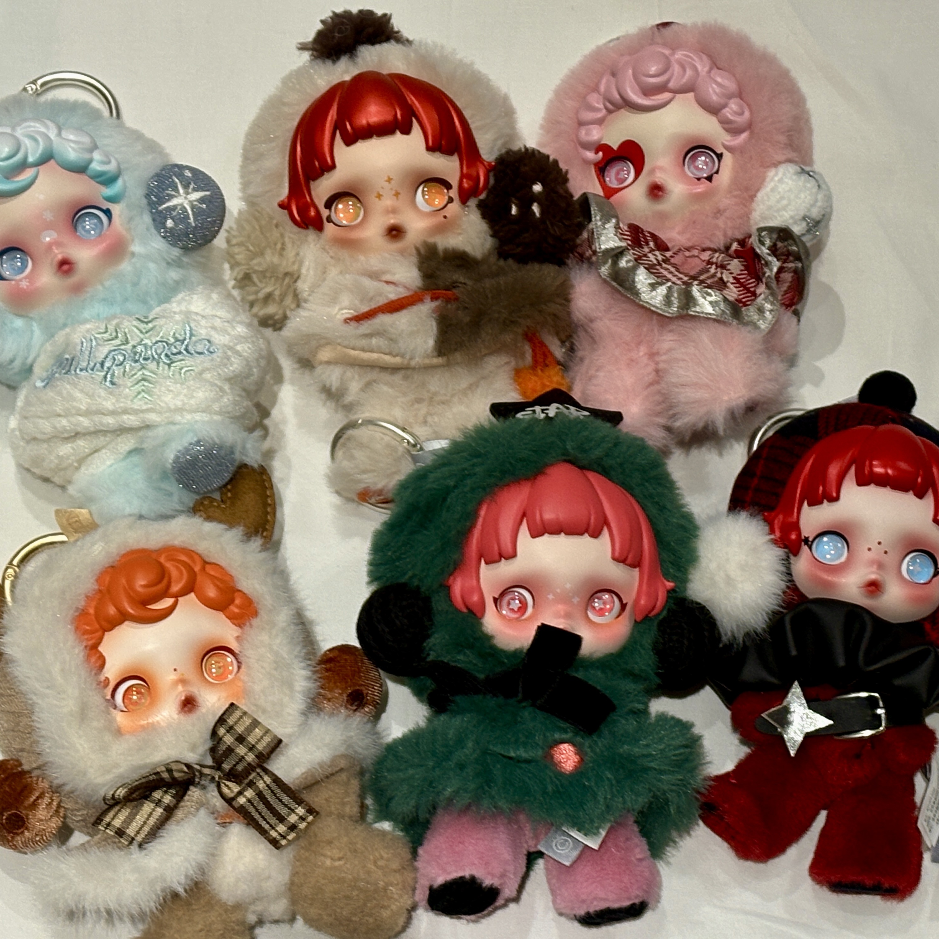 Pop Mart Skullpanda Winter Symphony Series Keyring Sealed Case (6 Blind Boxes), Pop Mart Skullpanda Winter Symphony Series Keyring Rock On (Opened Case) 착용 스타일 - 1