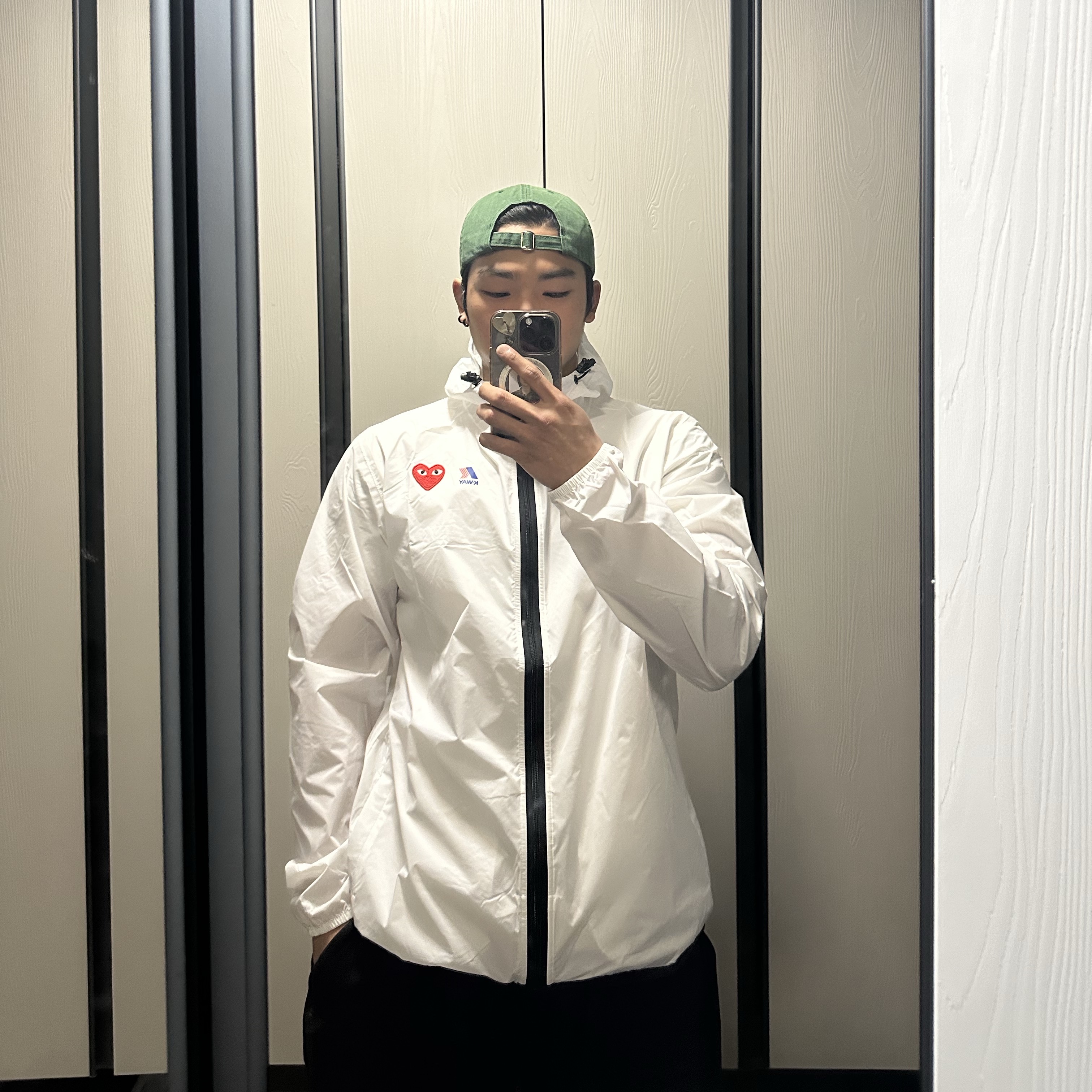 Play Comme des Garcons x K-Way Full Zip Jacket White 착용 스타일
