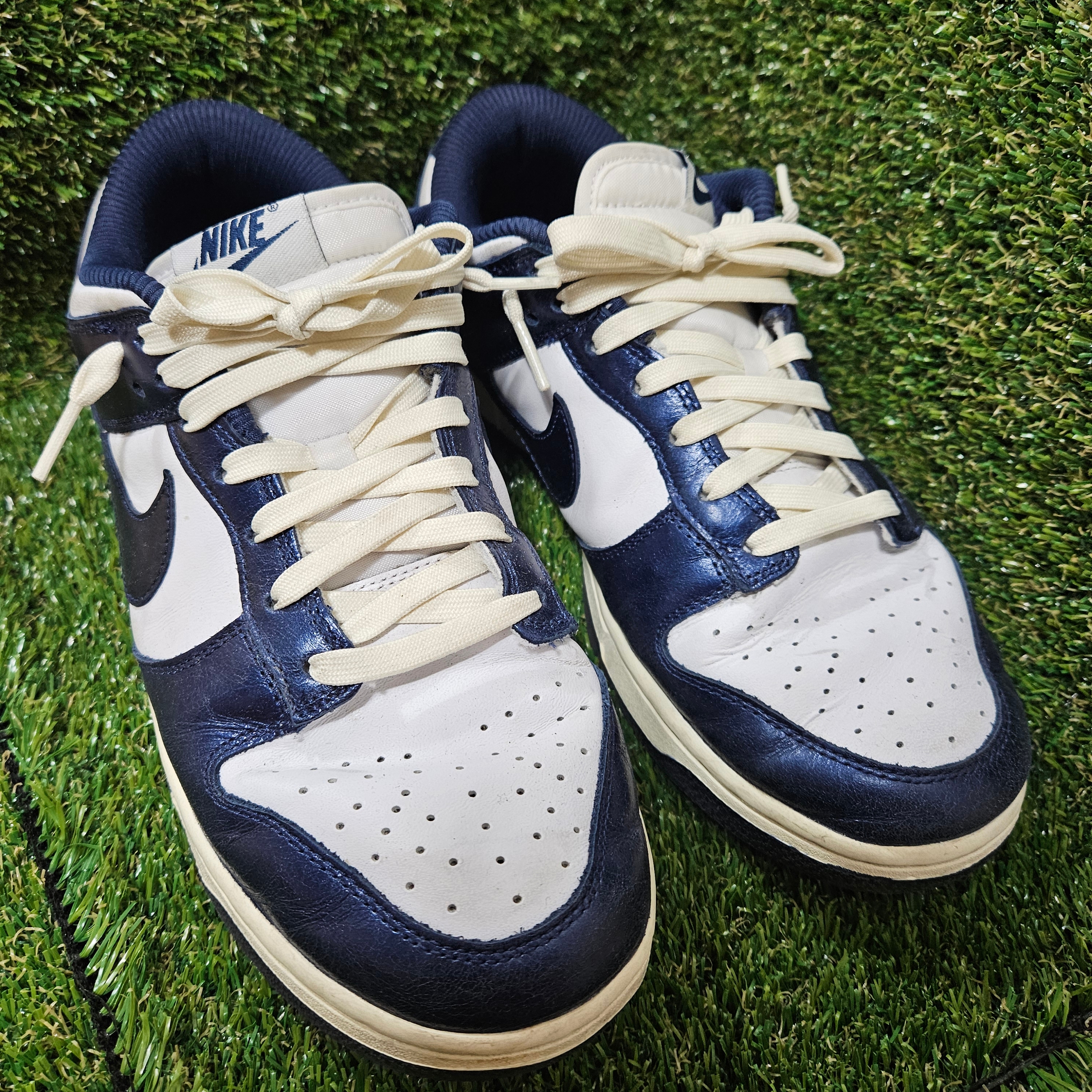 (W) Nike Dunk Low PRM Midnight Navy and White 착용 스타일 - 1