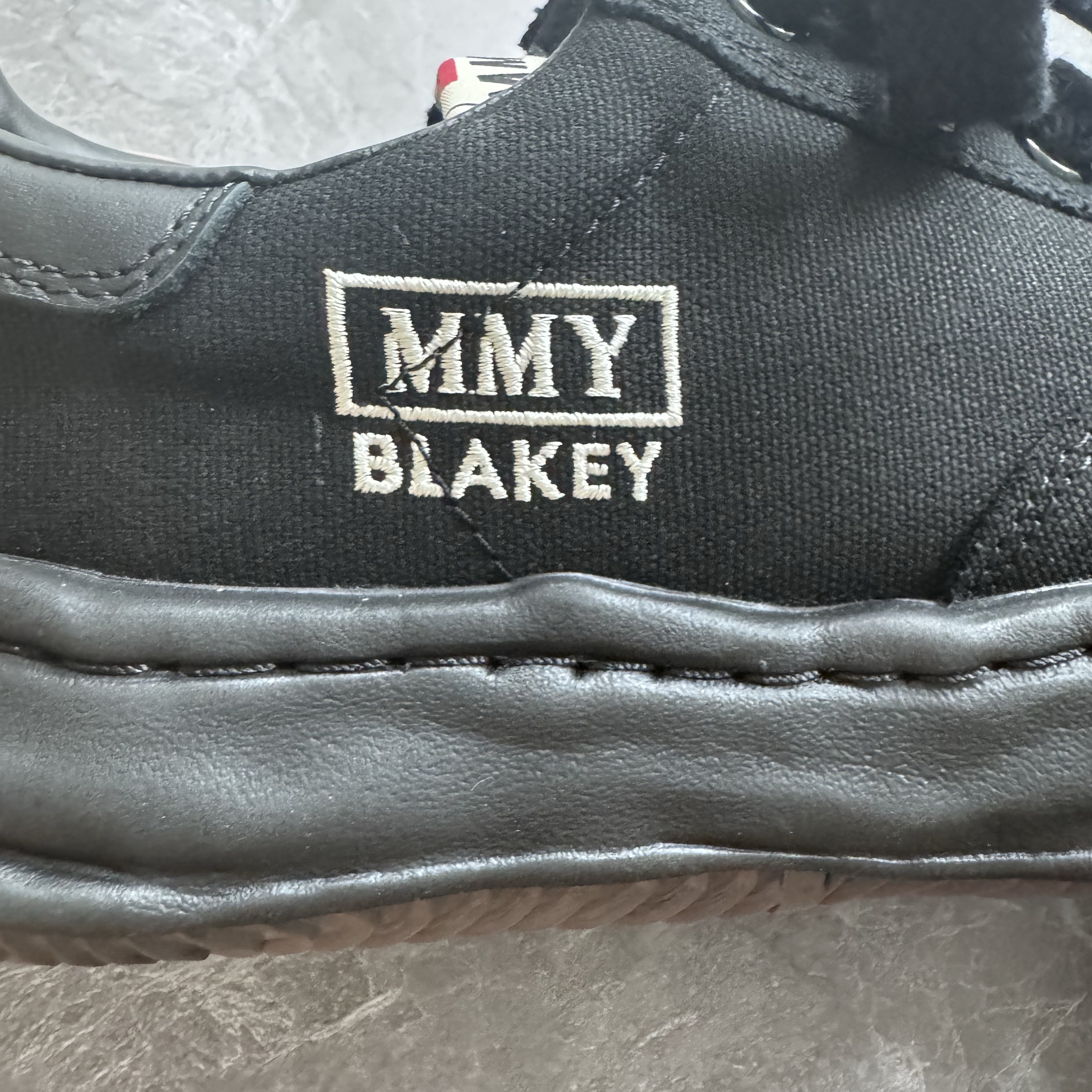 Maison Mihara Yasuhiro Blakey OG Sole Canvas Low-top Sneakers Black Black 착용 스타일 - 8