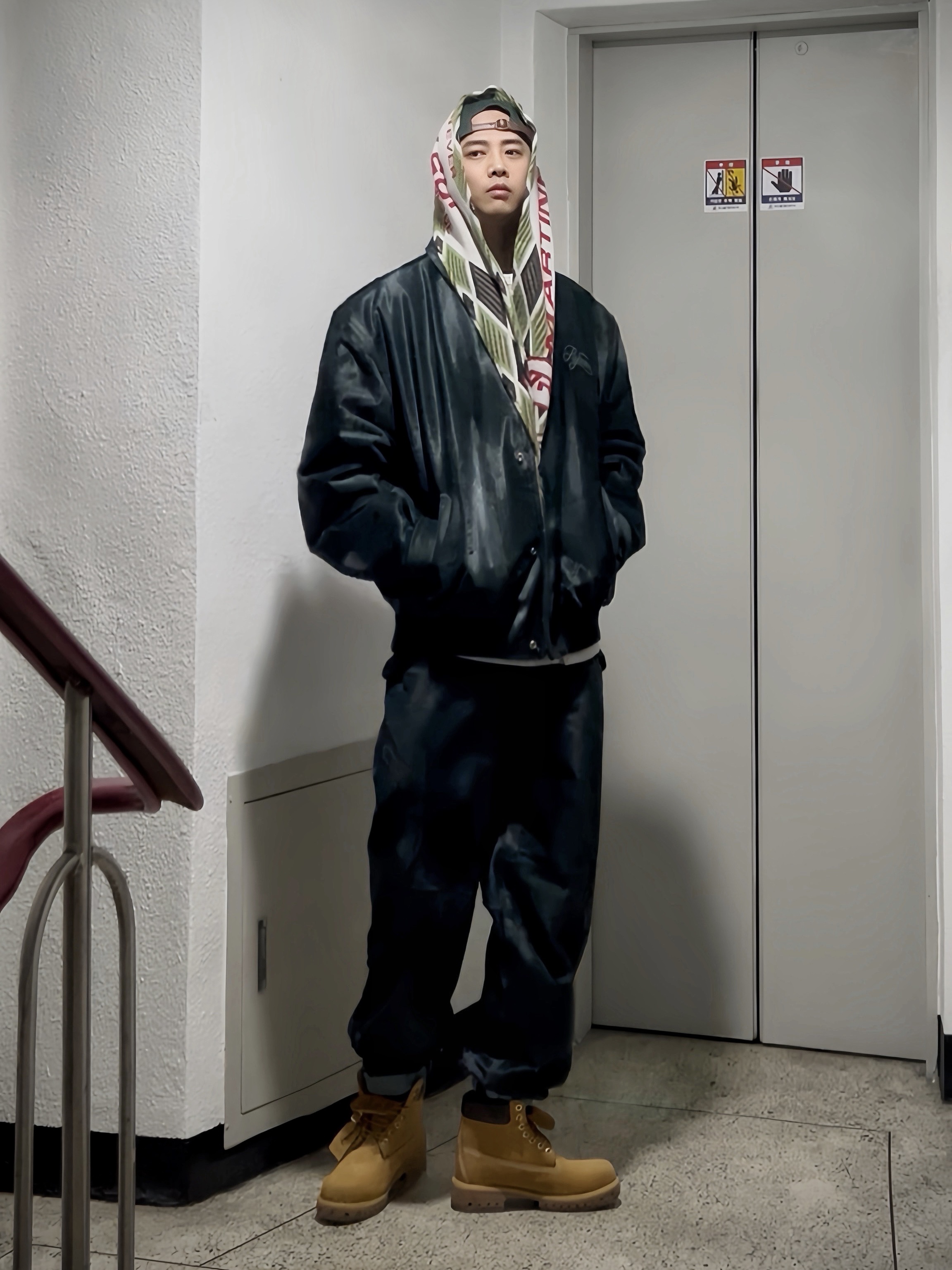 Supreme Washed Chino Twill Camp Cap Pine Green - 23FW, Supreme x Martine Rose Scarf Stone - 24FW 착용 스타일