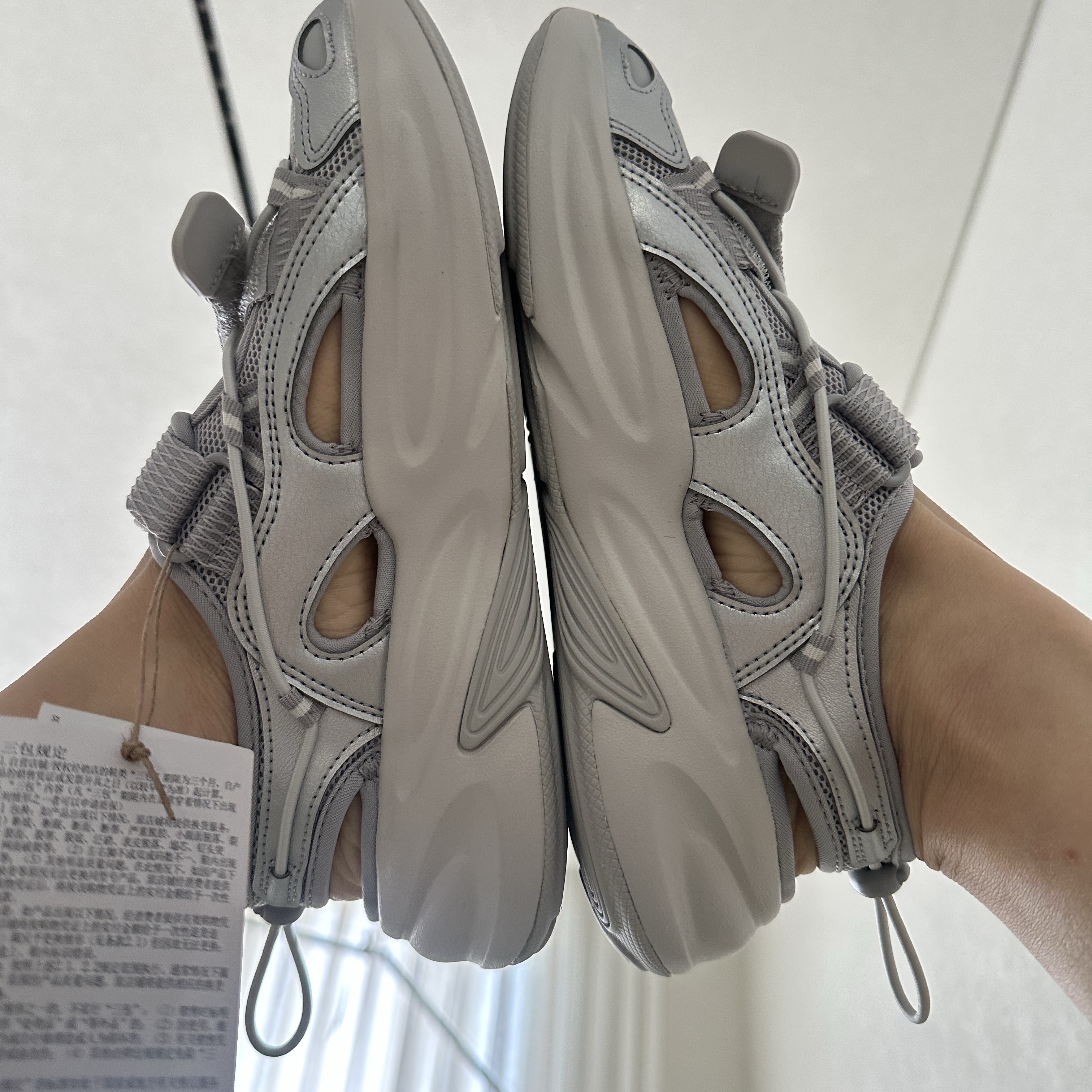 (W) Adidas Ozwave Sandal Grey Two Silver Metallic 착용 스타일 - 2