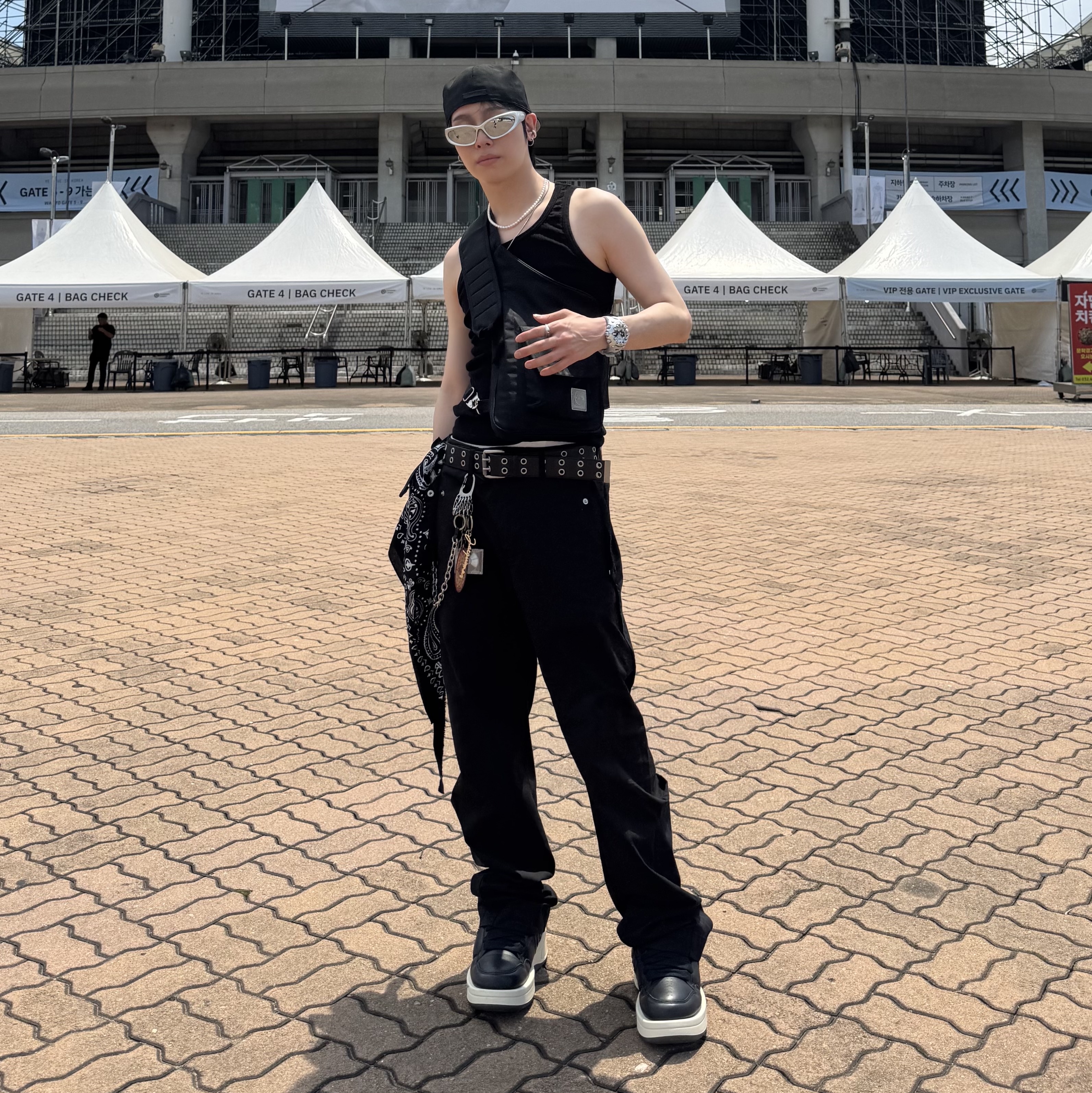 New Era x Fear of God 59FIFTY Chicago White Sox Fitted Cap Black, Converse x Drkshdw Turbowpn Ox Black 착용 스타일 - 2