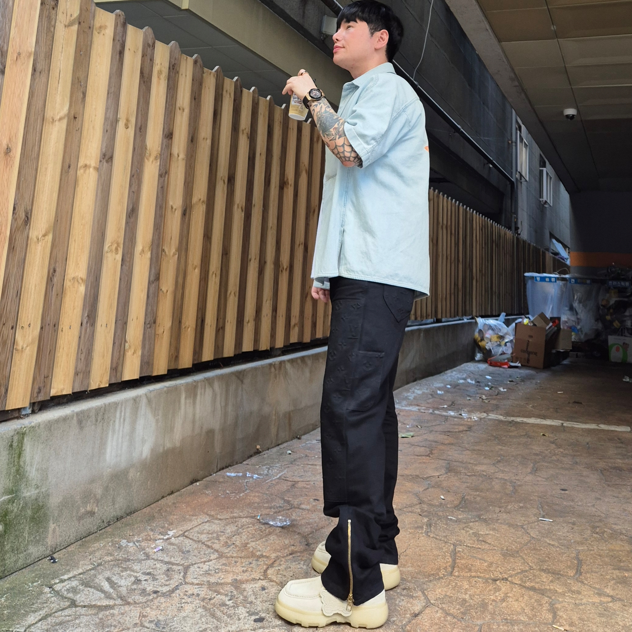 Burberry Suede Creeper Mid Shoes Clay, Wooyoungmi Short Sleeve Shirt Blue - 24SS 착용 스타일 - 1