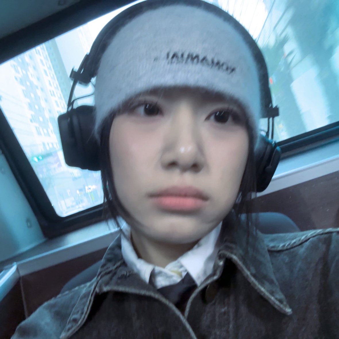 IAB Studio Hoodie Light Gray, Vans Authentic Red 착용 스타일 - 3