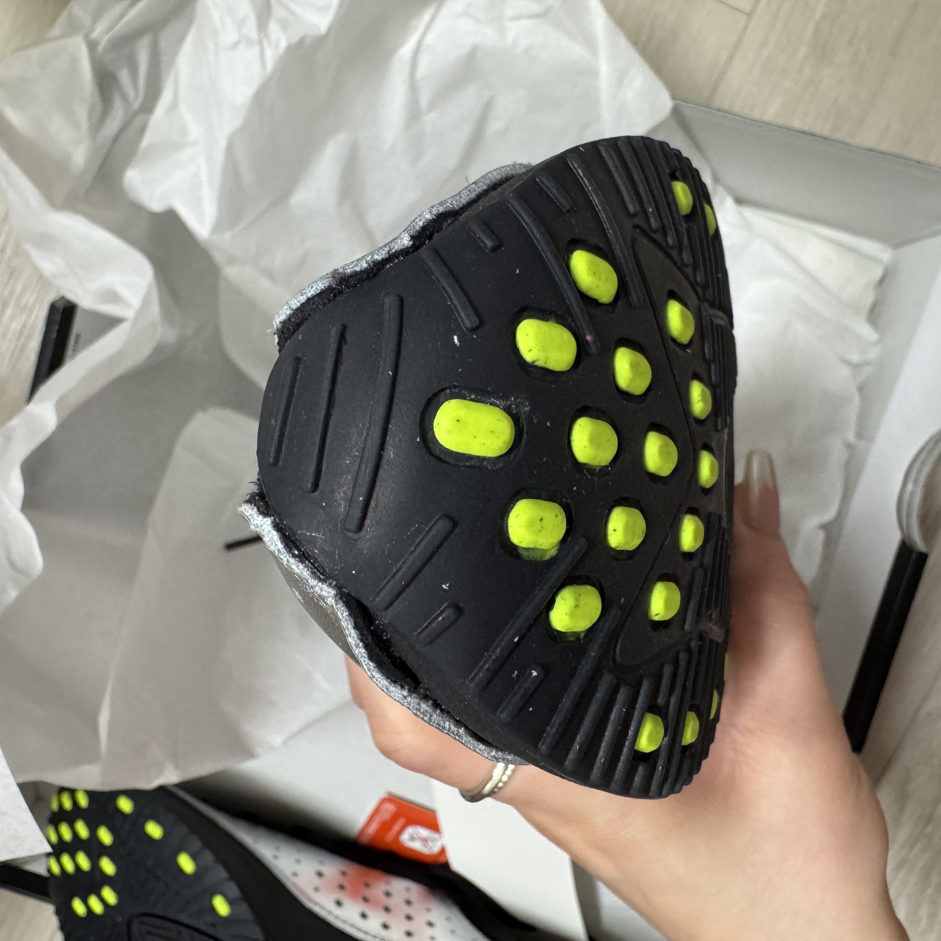 (W) Nike Air Superfly Metallic Silver and Black 착용 스타일 - 4