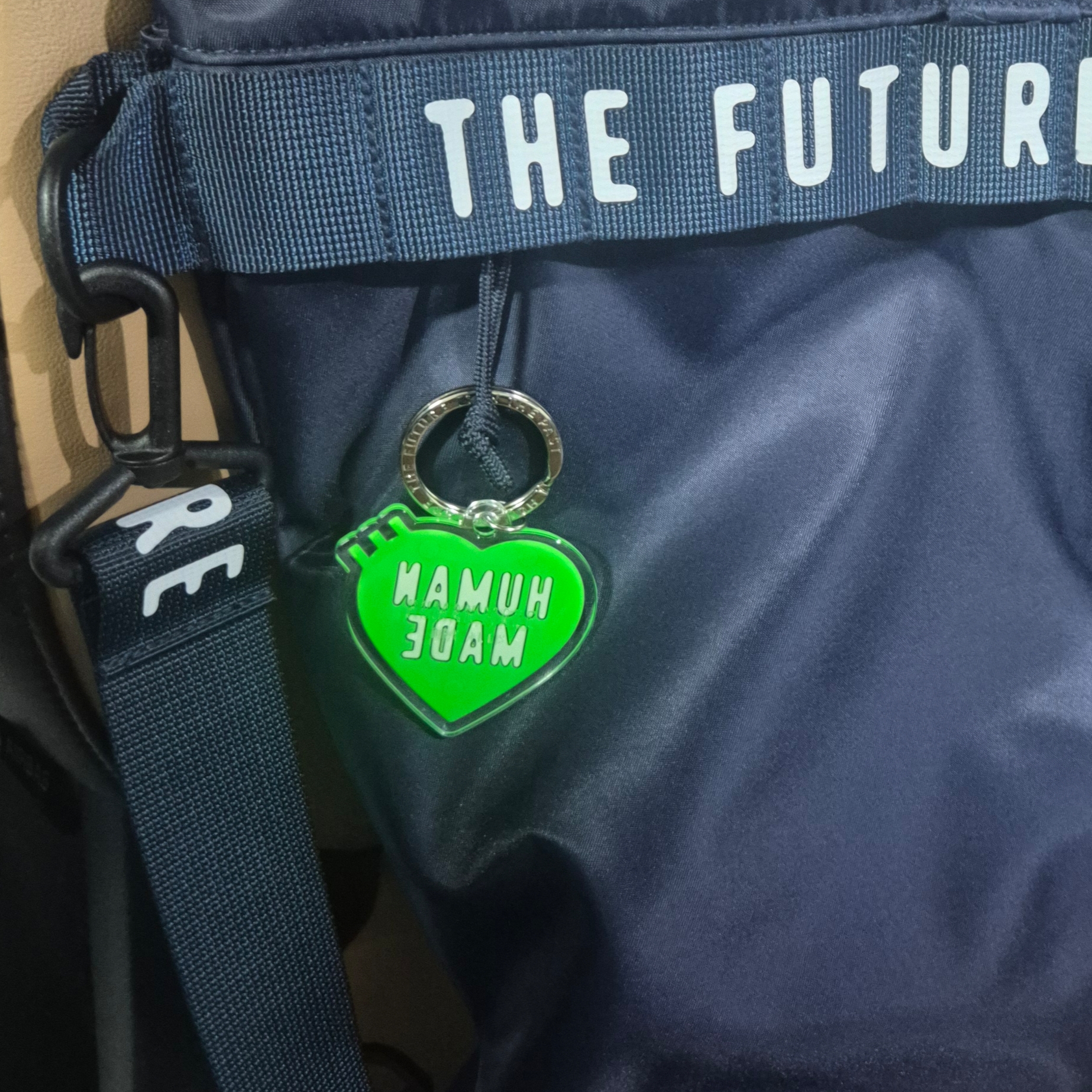 Human Made Acrylic Heart Keyring Green 착용 스타일