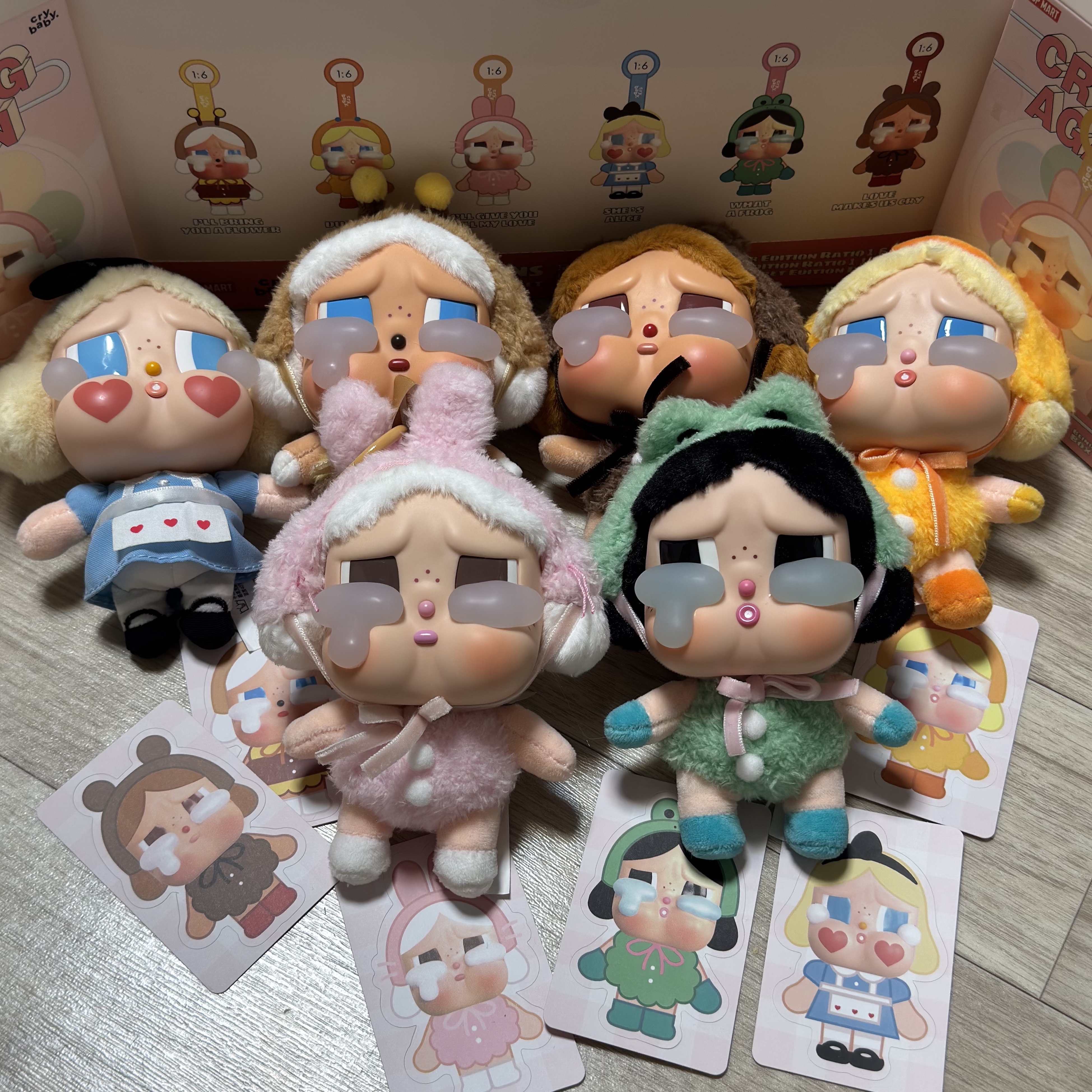 Pop Mart Crybaby Crying Again Series Plush Keyring Sealed Case (6 Blind Boxes) 착용 스타일