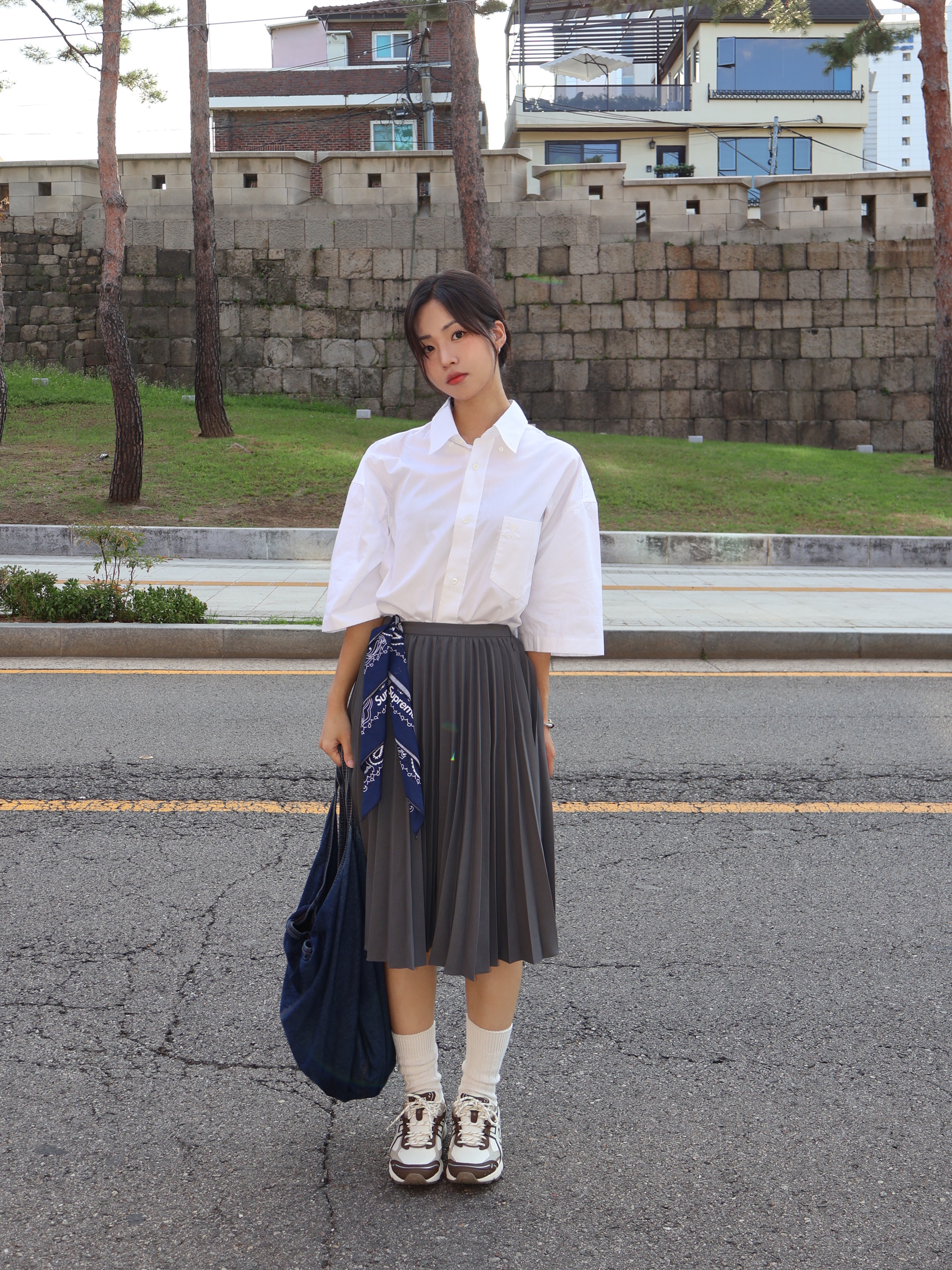 AMI Short Sleeves Boxy Fit Shirt Natural White, Supreme Hav-A-Hank Bandanas Multicolor (Set of 3) - 24SS 착용 스타일 - 2