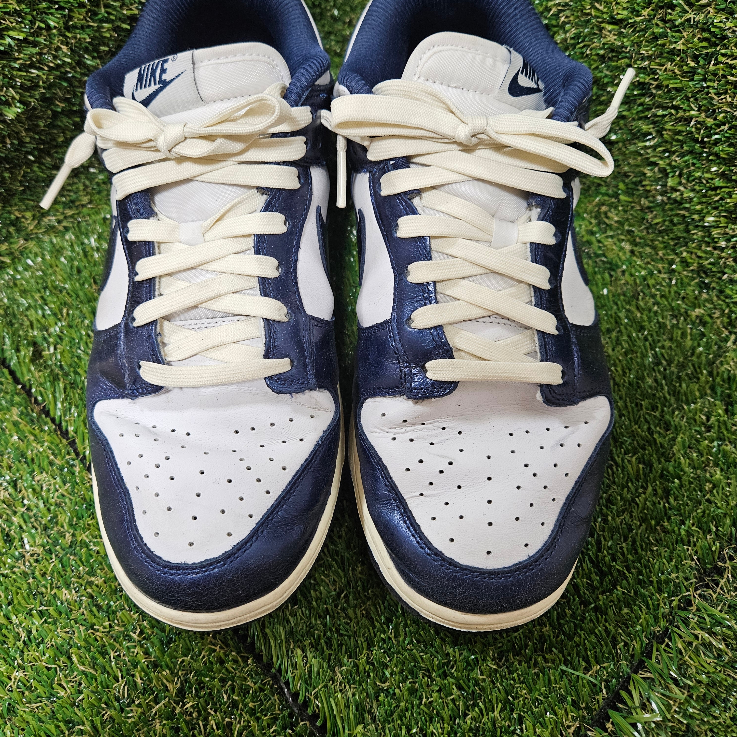 (W) Nike Dunk Low PRM Midnight Navy and White 착용 스타일 - 2