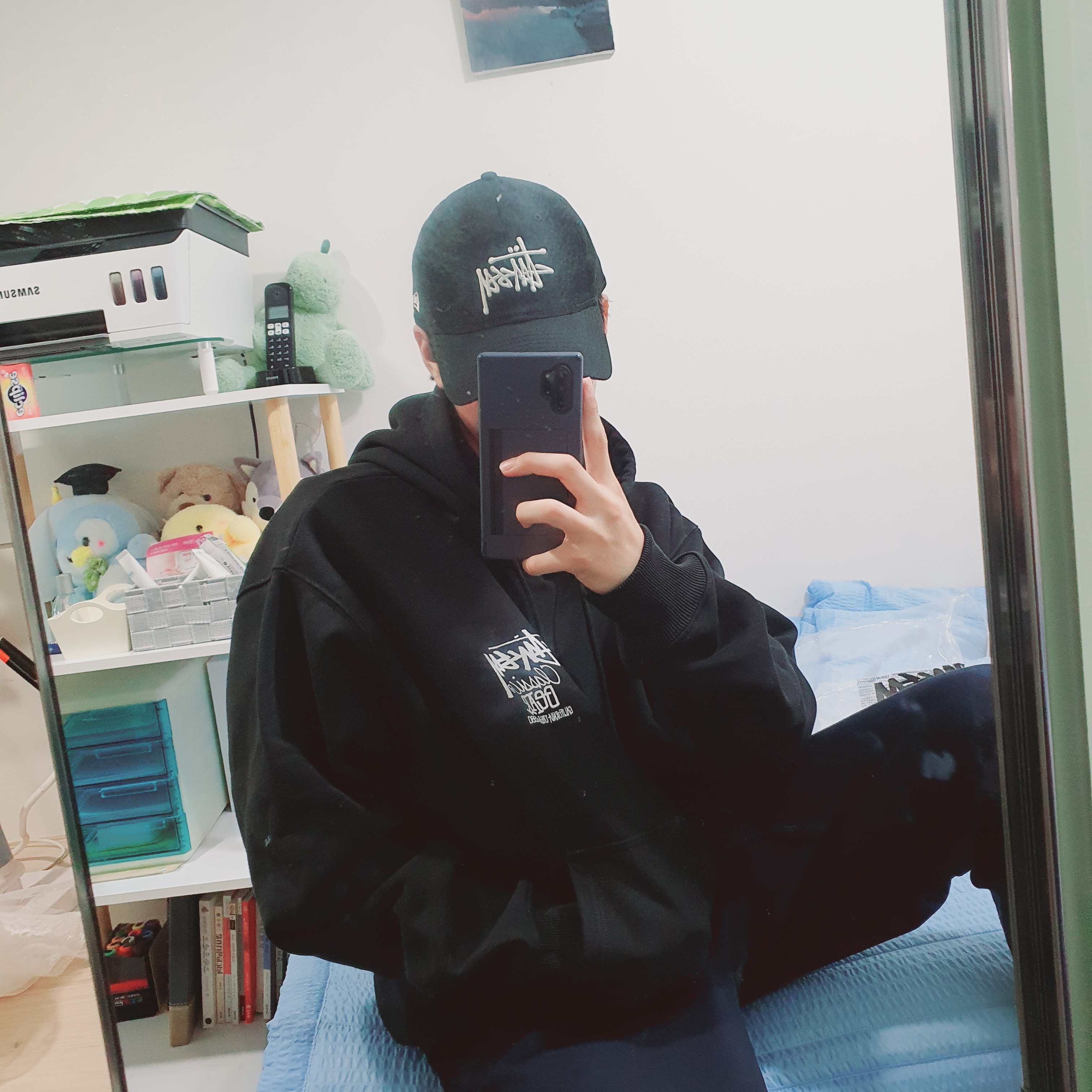 Stussy Classic Gear Hoodie Black, Stussy Basic New Era 9Twenty Basic Strapback Black 착용 스타일 - 3